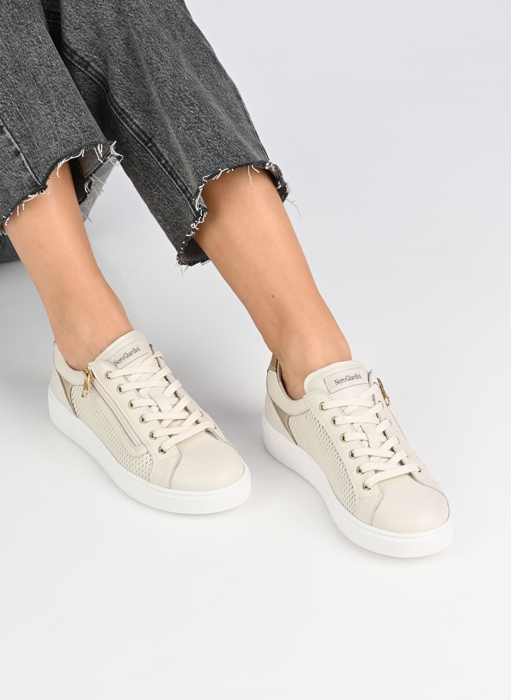 Baskets basses E615253D femme blanc NeroGiardini Baskets basses E615253D femme blanc 713