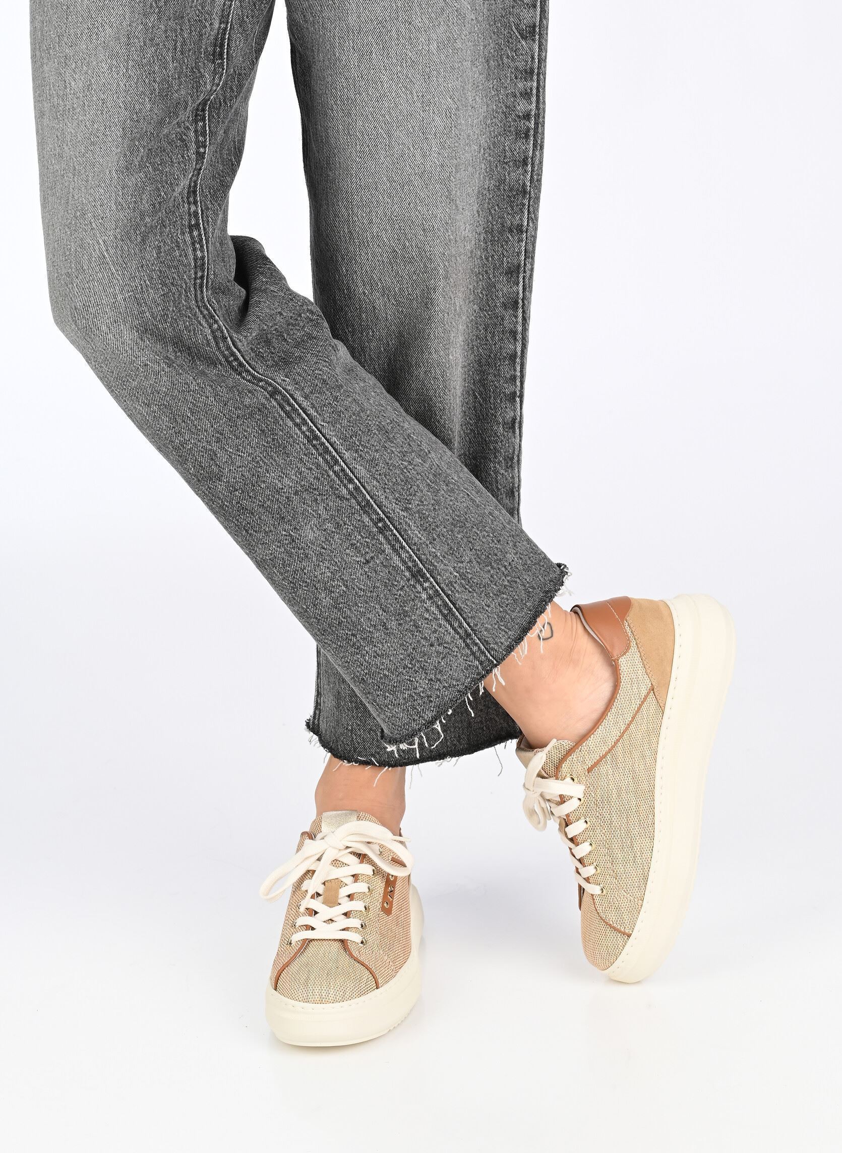 Baskets basses E615282D femme beige NeroGiardini Baskets basses E615282D femme beige 420