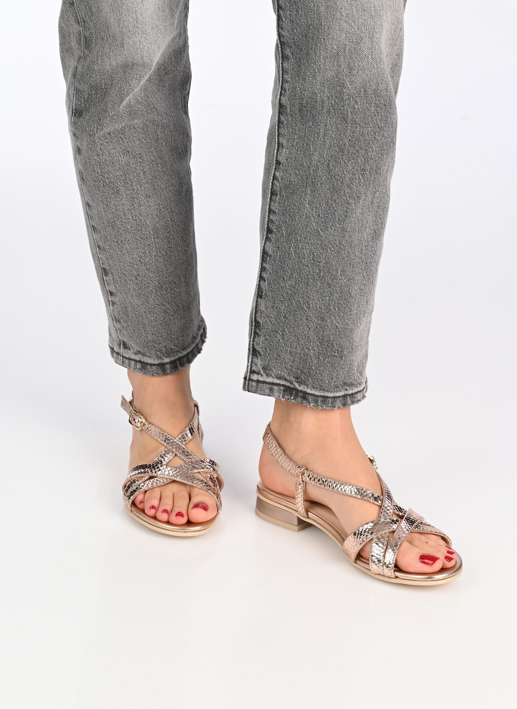 Flache Sandalen E615761D damen gold und bronze NeroGiardini Flache Sandalen E615761D damen gold und bronze 660