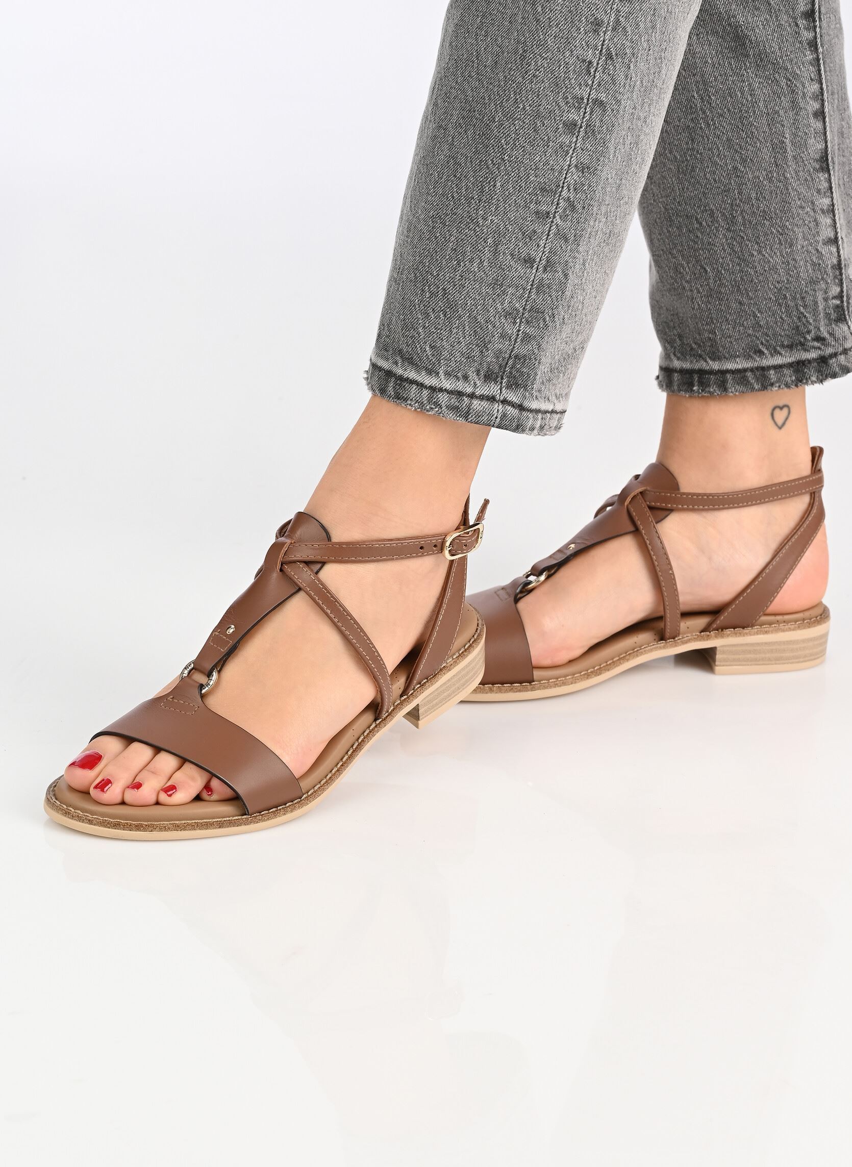 Flache Sandalen E615895D damen braun NeroGiardini Flache Sandalen E615895D damen braun 400