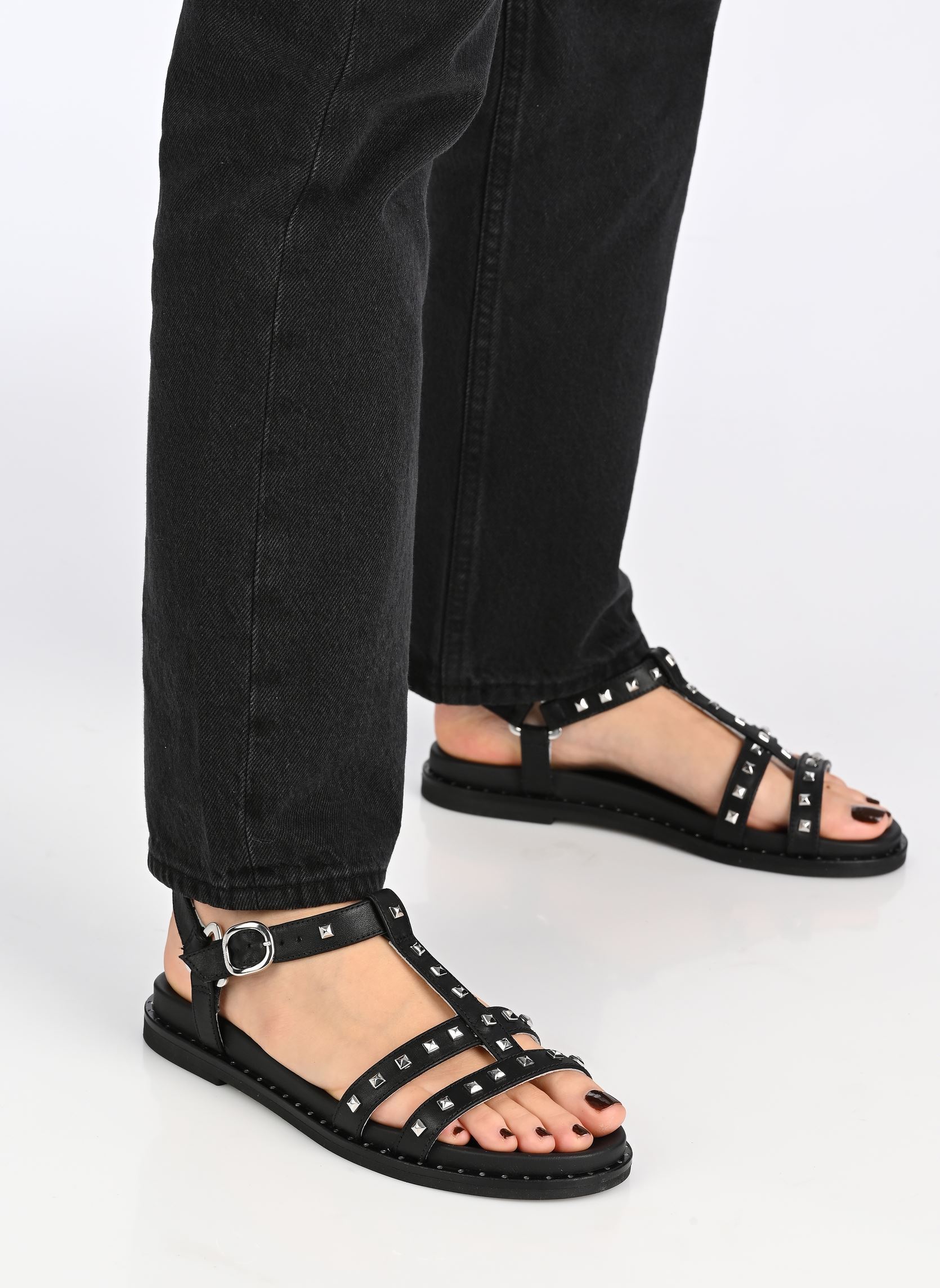 Flache Sandalen E615921D damen schwarz NeroGiardini Flache Sandalen E615921D damen schwarz 100