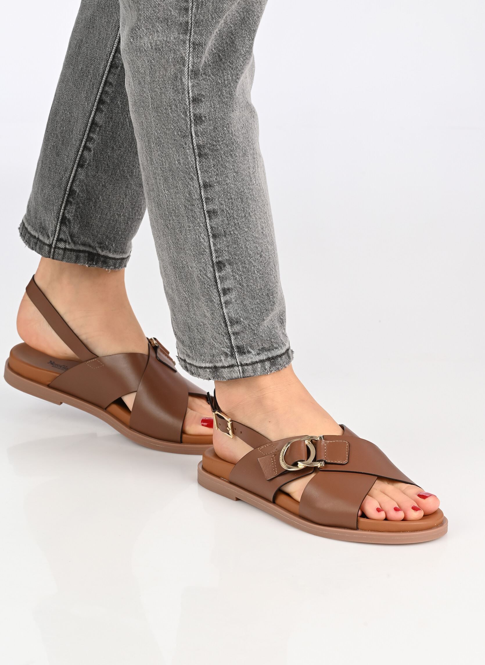 Platte sandalen E615933D dames bruin NeroGiardini Platte sandalen E615933D dames bruin 400
