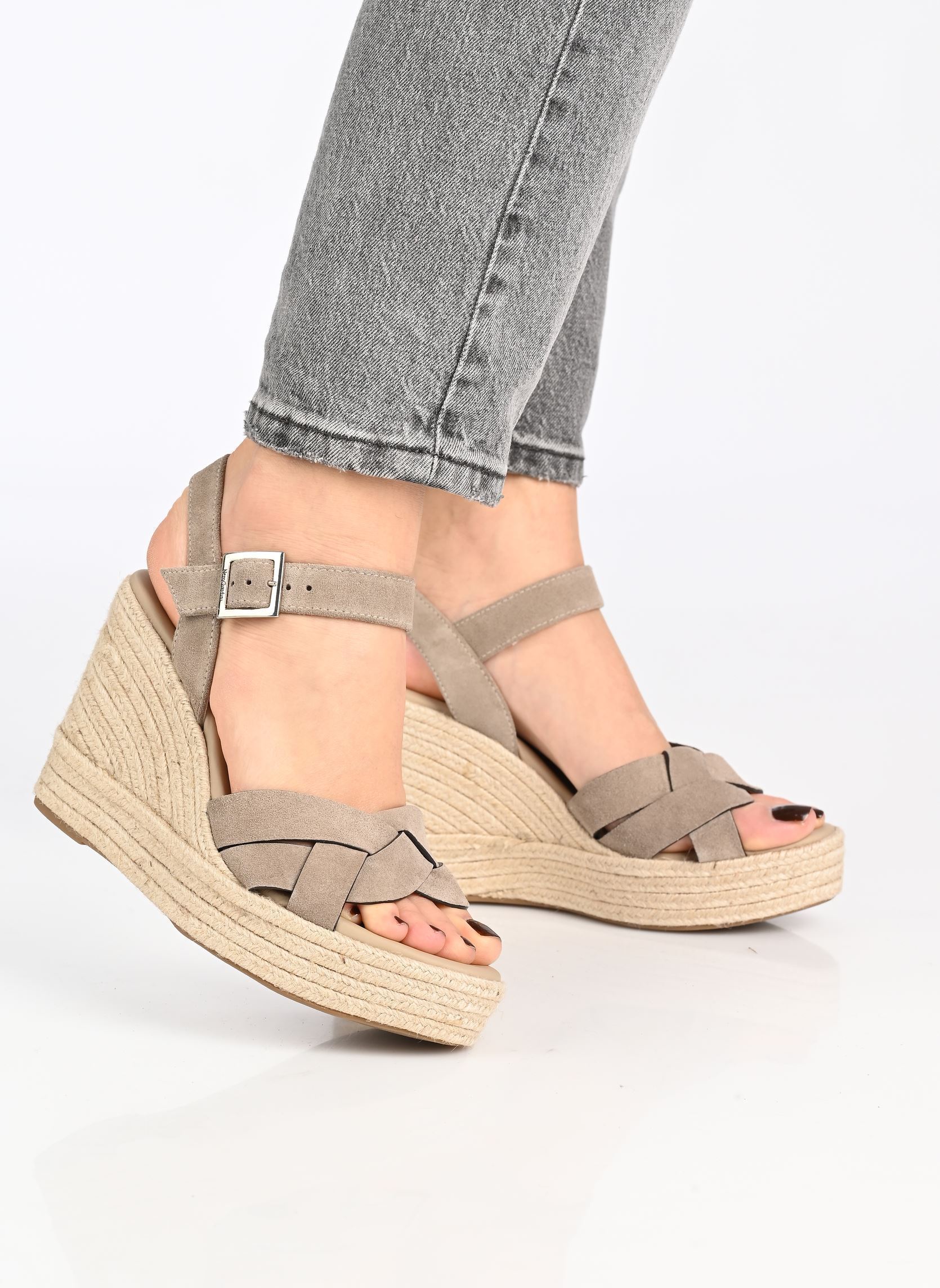 Keil- und Plateausandalen E616030D damen beige NeroGiardini Keil- und Plateausandalen E616030D damen beige 451