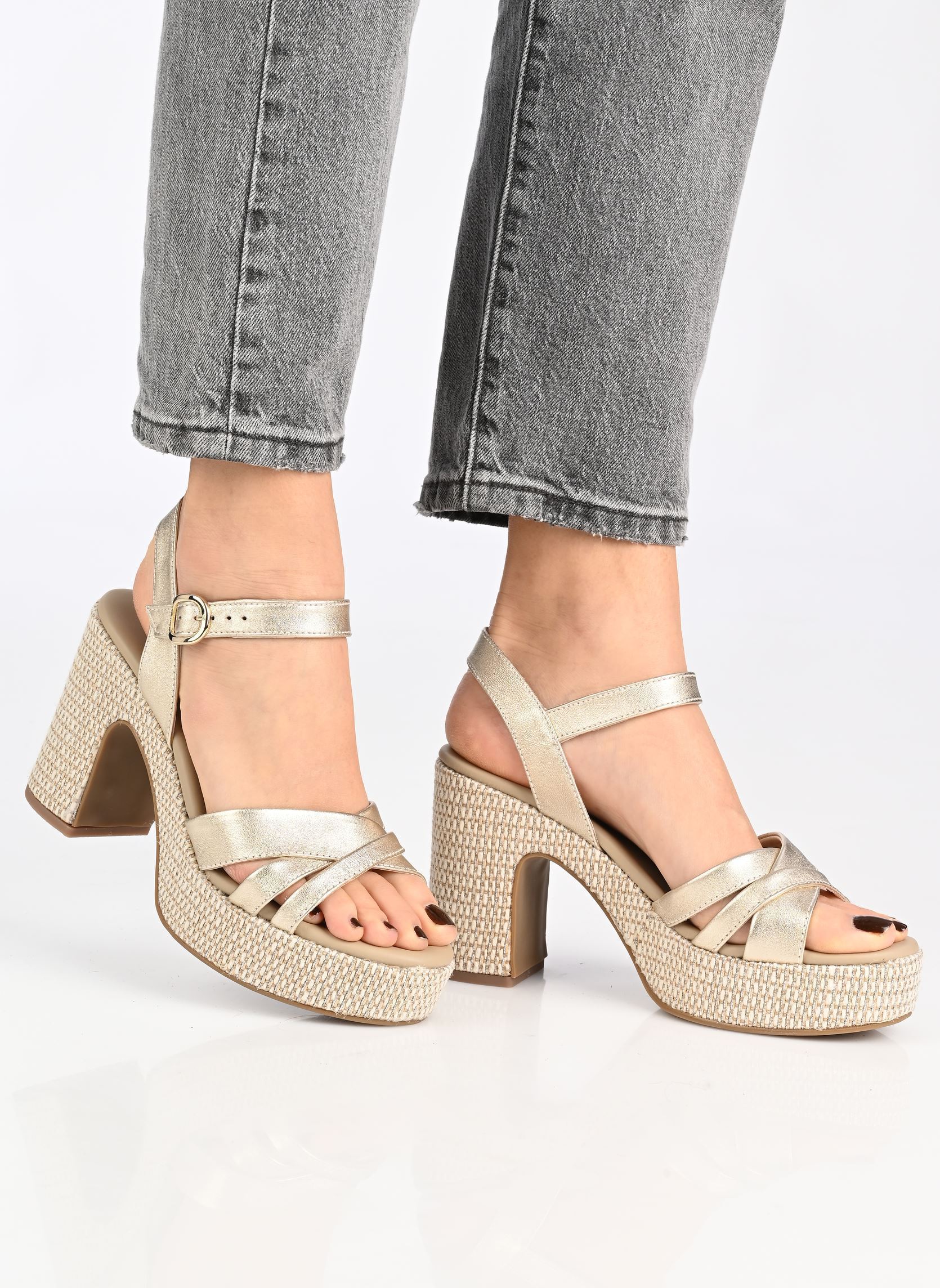 Sandalen E616071D dames goud en brons NeroGiardini Sandalen E616071D dames goud en brons 418