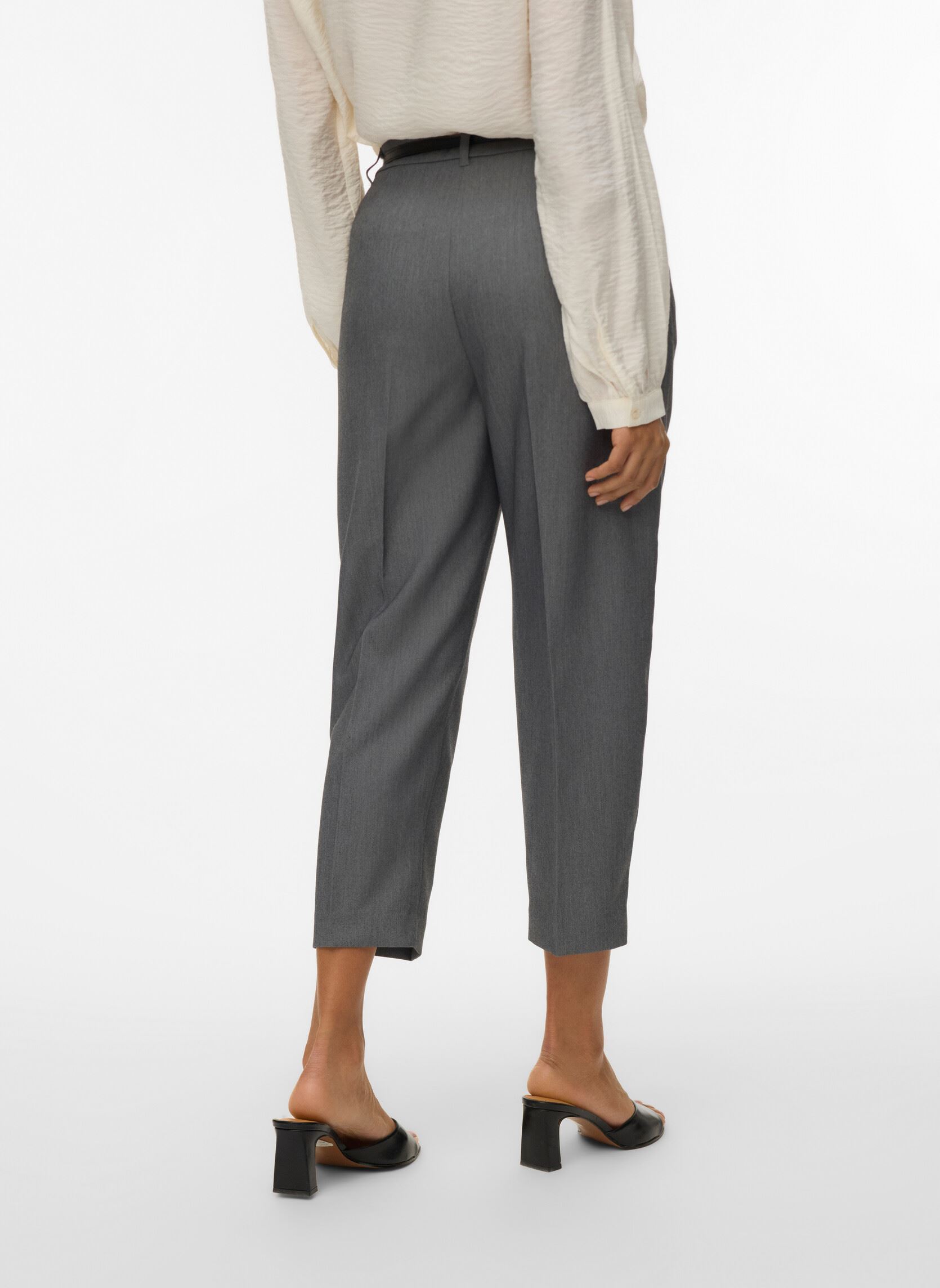 Pantalons de costume Vmelma Mw Barrel Belt Ankle Pant Noos femme gris Vero Moda Pantalons de costume Vmelma Mw Barrel Belt Ankle Pant Noos femme gris Medium Grey Melange