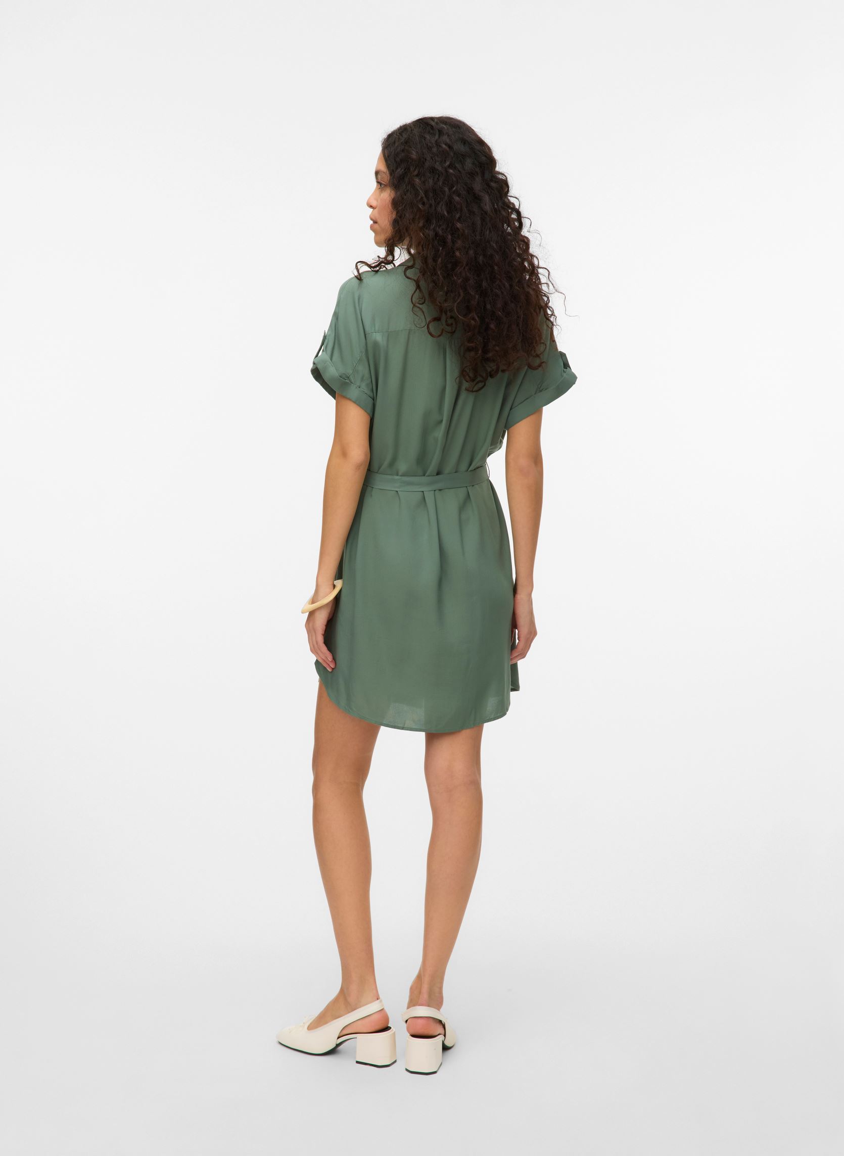 Hemdkleider Vmbumpy Ss Short Shirt Dress Wvn Noos damen grau Vero Moda Hemdkleider Vmbumpy Ss Short Shirt Dress Wvn Noos damen grau Laurel Wreath