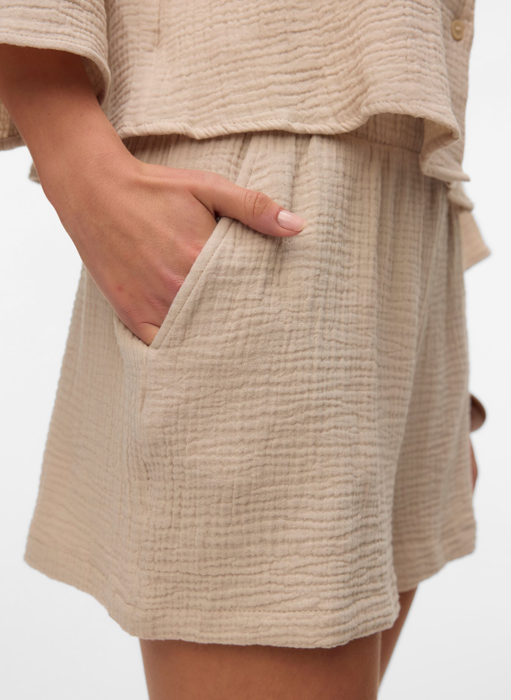 Shorts Vmnatali Hw Shorts Wvn Noos dames grijs Vero Moda Shorts Vmnatali Hw Shorts Wvn Noos dames grijs Silver Lining