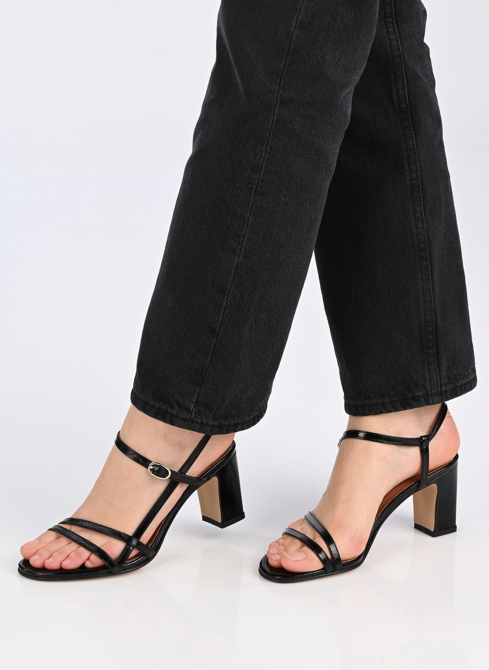 Sandales VICOMTE femme noir Jonak Sandales VICOMTE femme noir cuir brillant noir