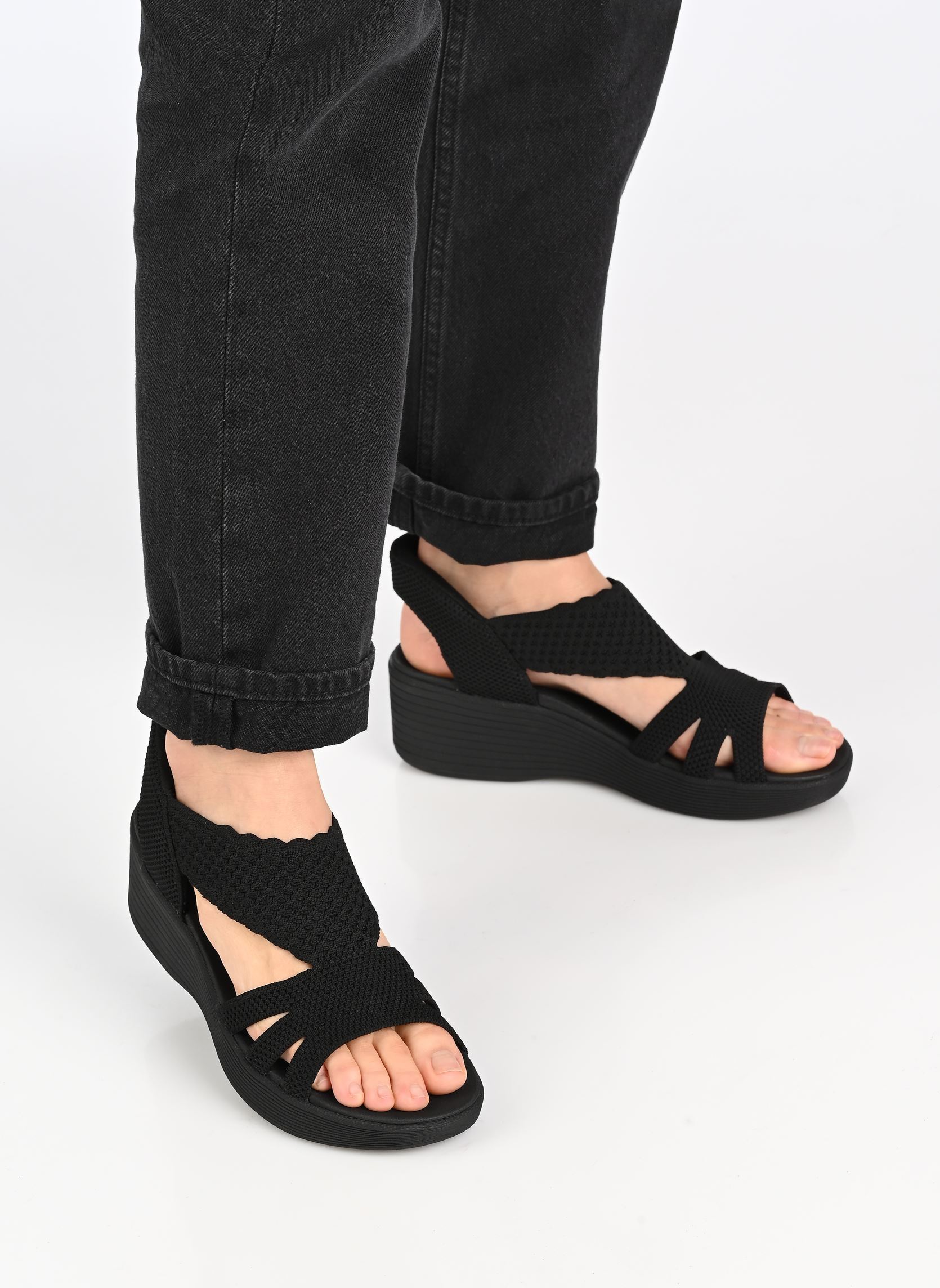 Sandales compensées et plateformes SLIP-INS Parallel Lite - Summer Invite femme noir Skechers Sandales compensées et plateformes SLIP-INS Parallel Lite - Summer Invite femme noir BBK