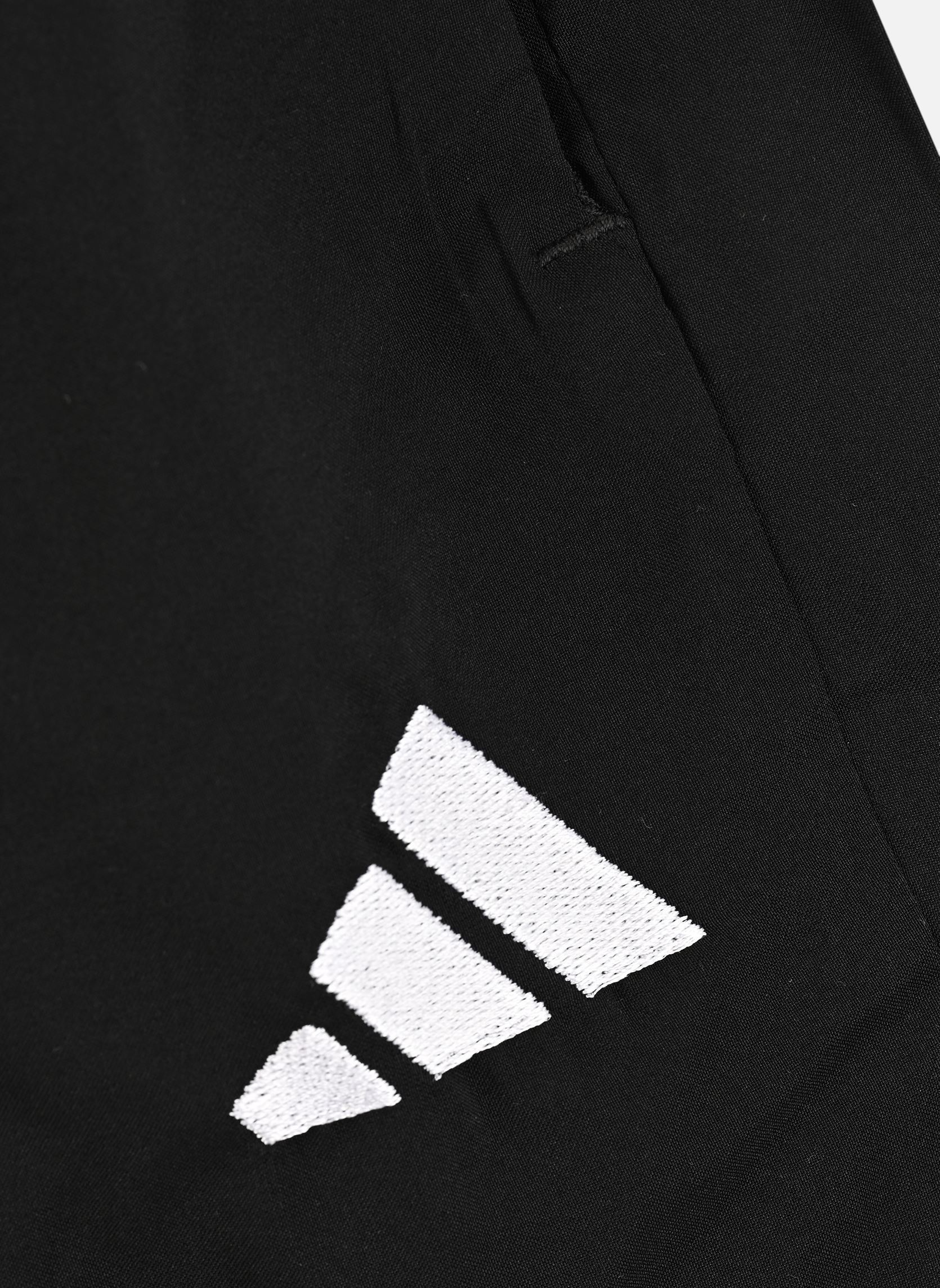 Vêtements de sport J SL CHELSEA SH noir adidas sportswear Vêtements de sport J SL CHELSEA SH noir BLACK/WHITE