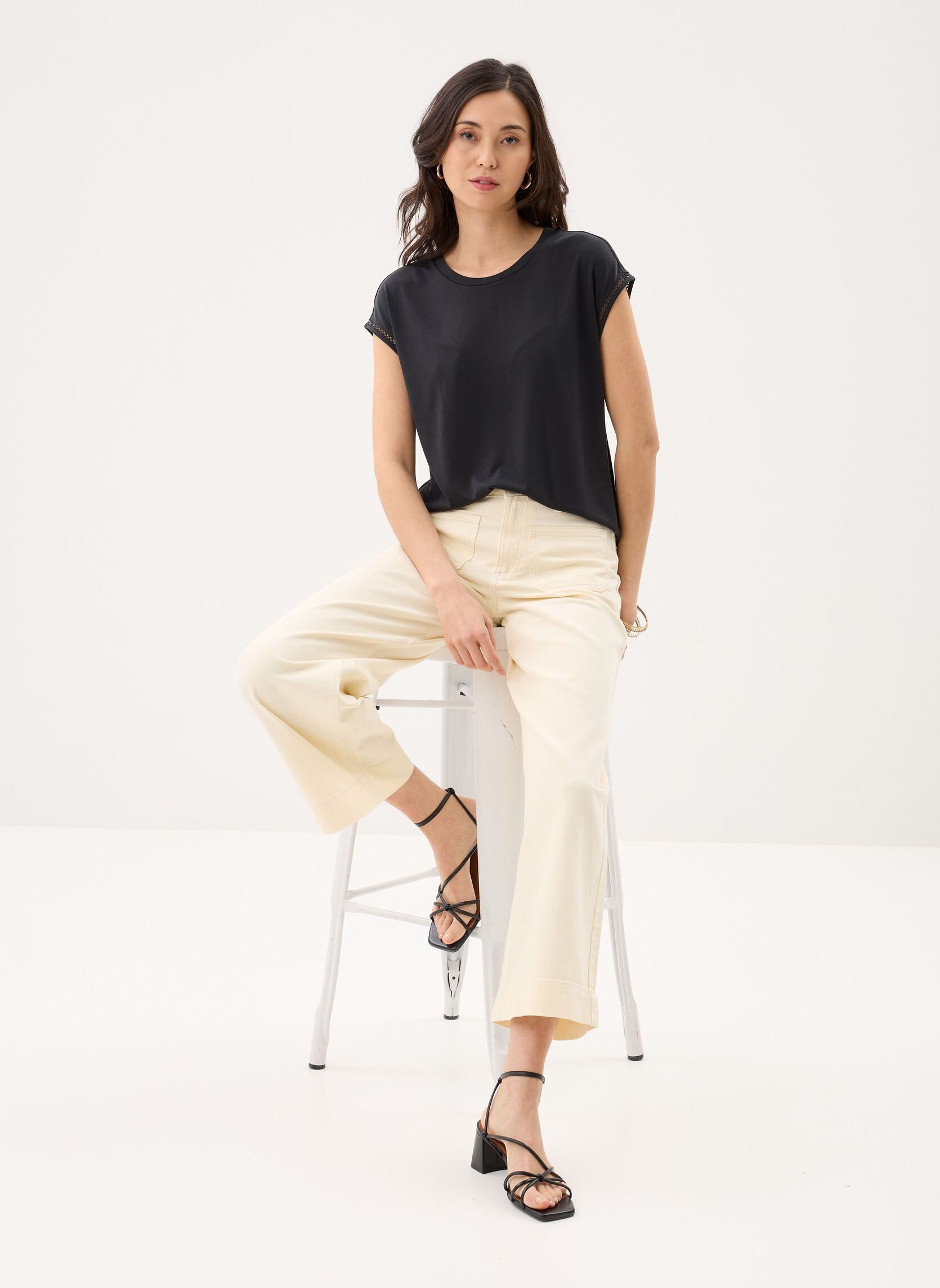 Tee-shirts manches courtes Vimodala C/S O-Neck Detail Top - Noos femme noir Vila Tee-shirts manches courtes Vimodala C/S O-Neck Detail Top - Noos femme noir BLACK