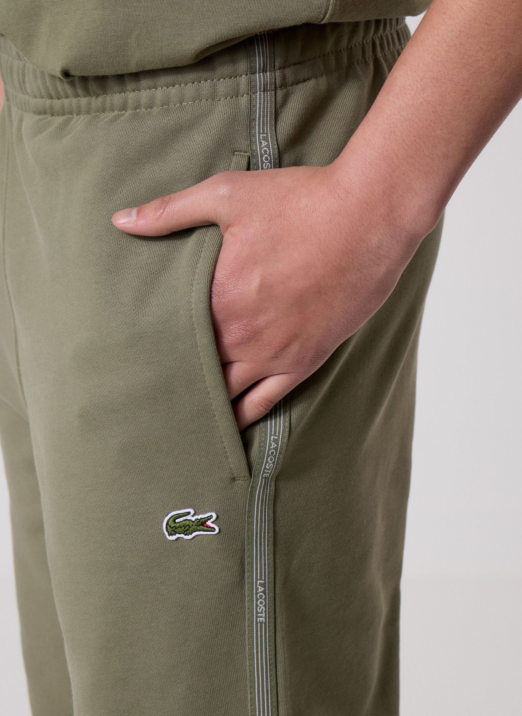 Joggings Pantalon de survêtement XH0883 homme vert Lacoste Joggings Pantalon de survêtement XH0883 homme vert KAKI