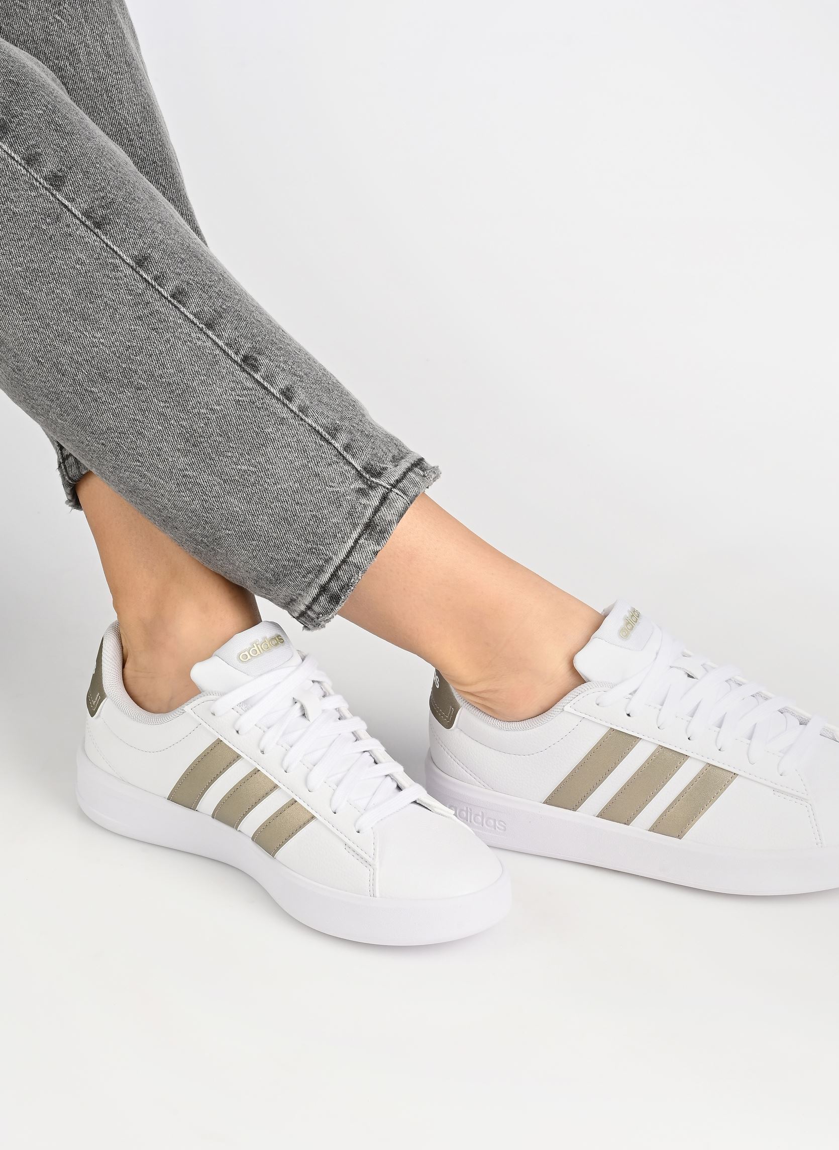 Baskets GRAND COURT 3.0 W femme blanc adidas sportswear Baskets GRAND COURT 3.0 W femme blanc FTWWHT/CYBEMT/FTWWHT