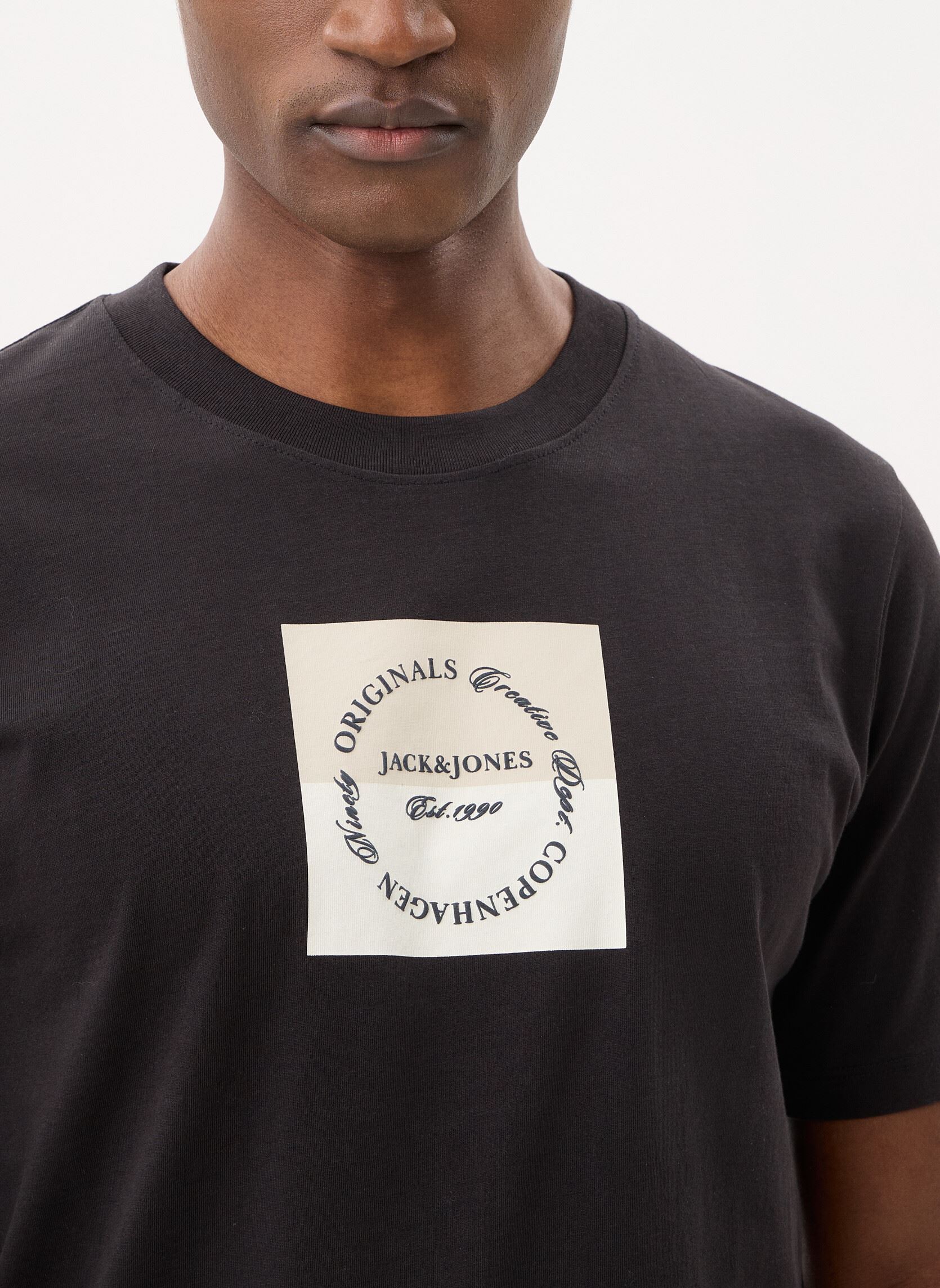 Tee-shirts manches courtes Jorcatskills Square Branding Tee Sscn Ln homme noir Jack & Jones Tee-shirts manches courtes Jorcatskills Square Branding Tee Sscn Ln homme noir BLACK