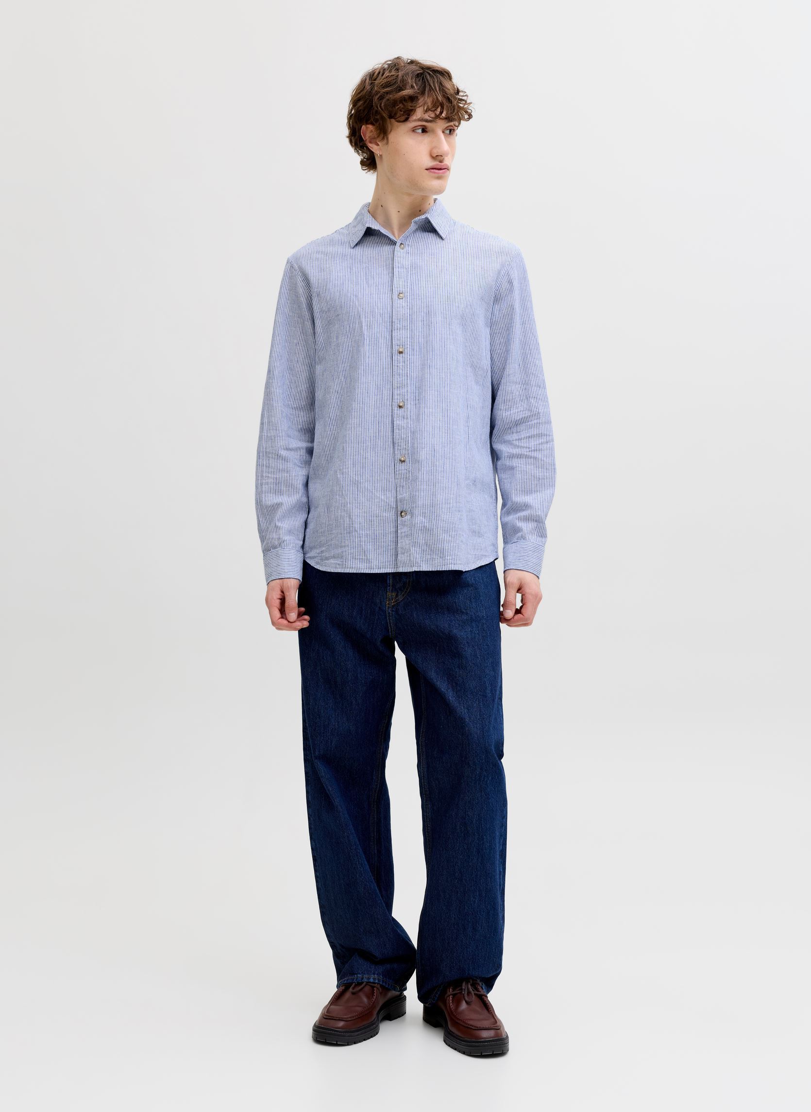 Hemden Jjesummer Linen Blend Shirt L/S Sn herren blau Jack & Jones Hemden Jjesummer Linen Blend Shirt L/S Sn herren blau INFINITY
