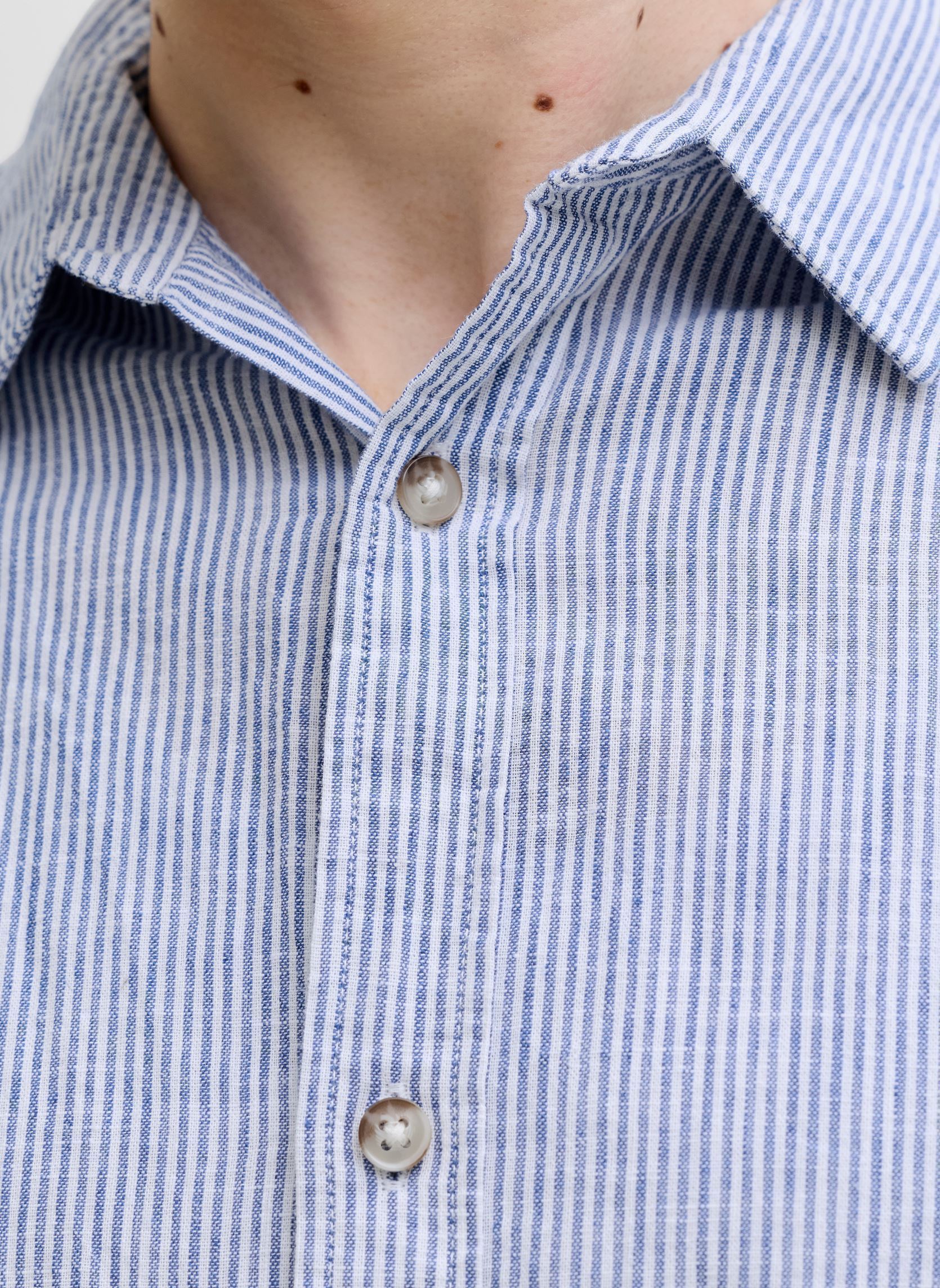 Hemden Jjesummer Linen Blend Shirt L/S Sn herren blau Jack & Jones Hemden Jjesummer Linen Blend Shirt L/S Sn herren blau INFINITY