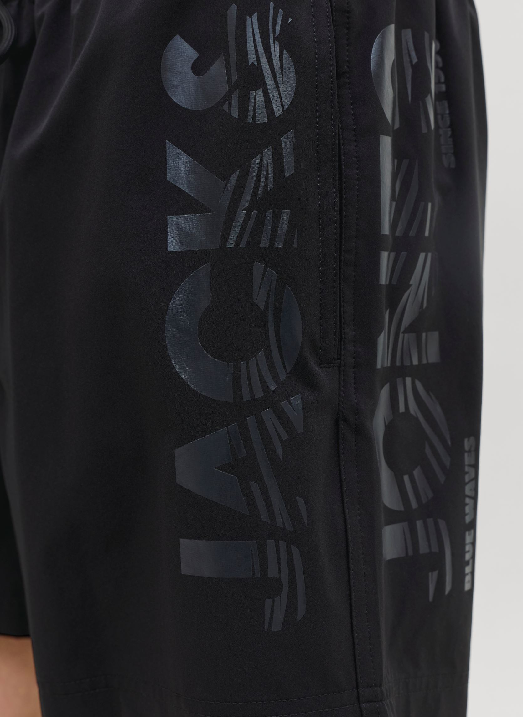 Zwemshorts Jpstmaui Wave Logo Swim Shorts Reg Sn heren zwart Jack & Jones Zwemshorts Jpstmaui Wave Logo Swim Shorts Reg Sn heren zwart BLACK