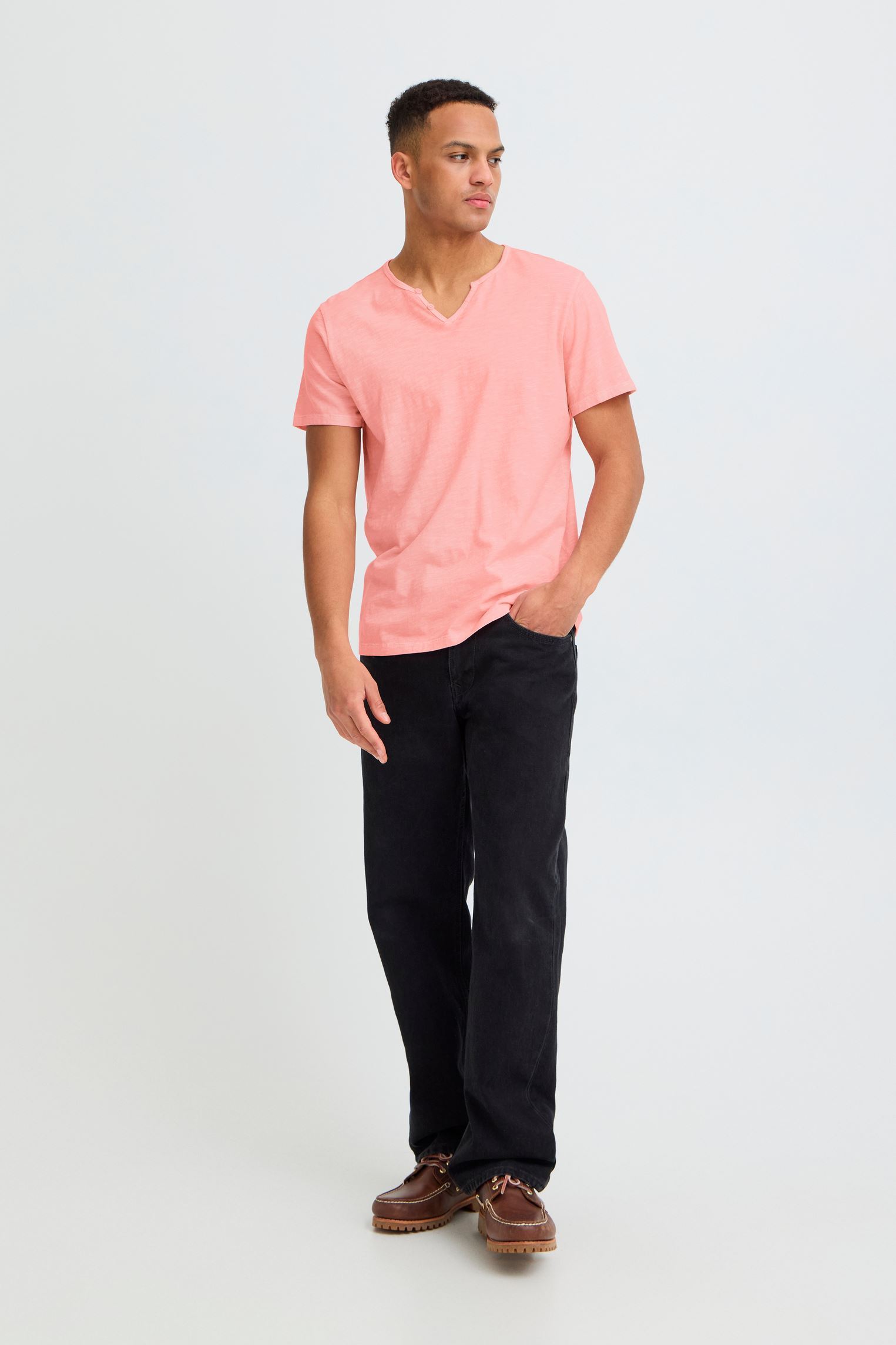 Tee-shirts Bhaston Split Neck Tee homme rose Blend Tee-shirts Bhaston Split Neck Tee homme rose peachskin
