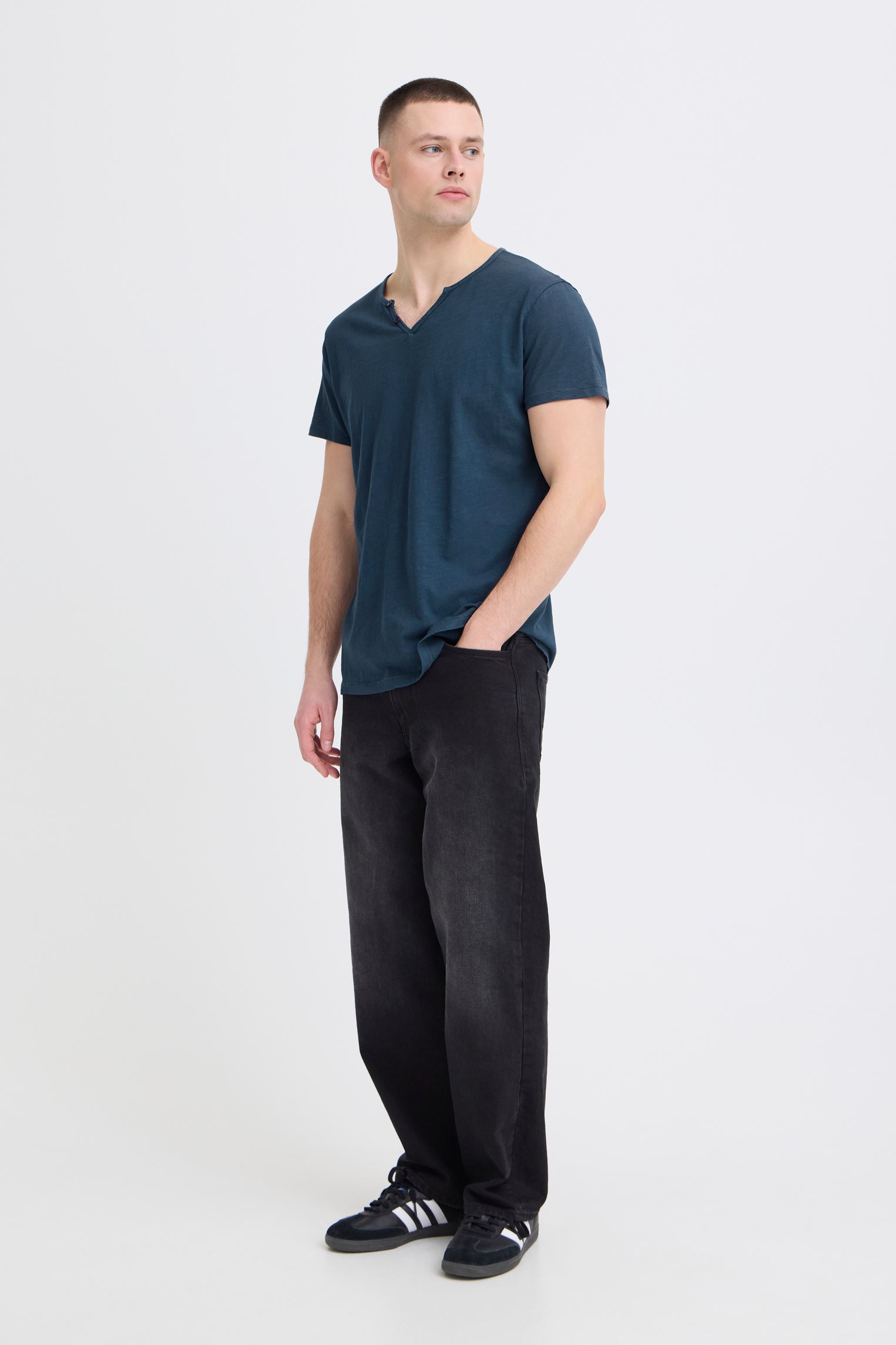 Tee-shirts Bhaston Split Neck Tee homme bleu Blend Tee-shirts Bhaston Split Neck Tee homme bleu Dress Blues