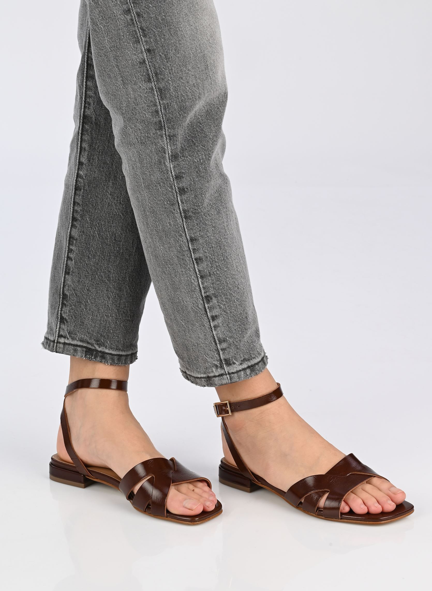 Flache Sandalen SUZON damen braun Eram Flache Sandalen SUZON damen braun Marron Fonce