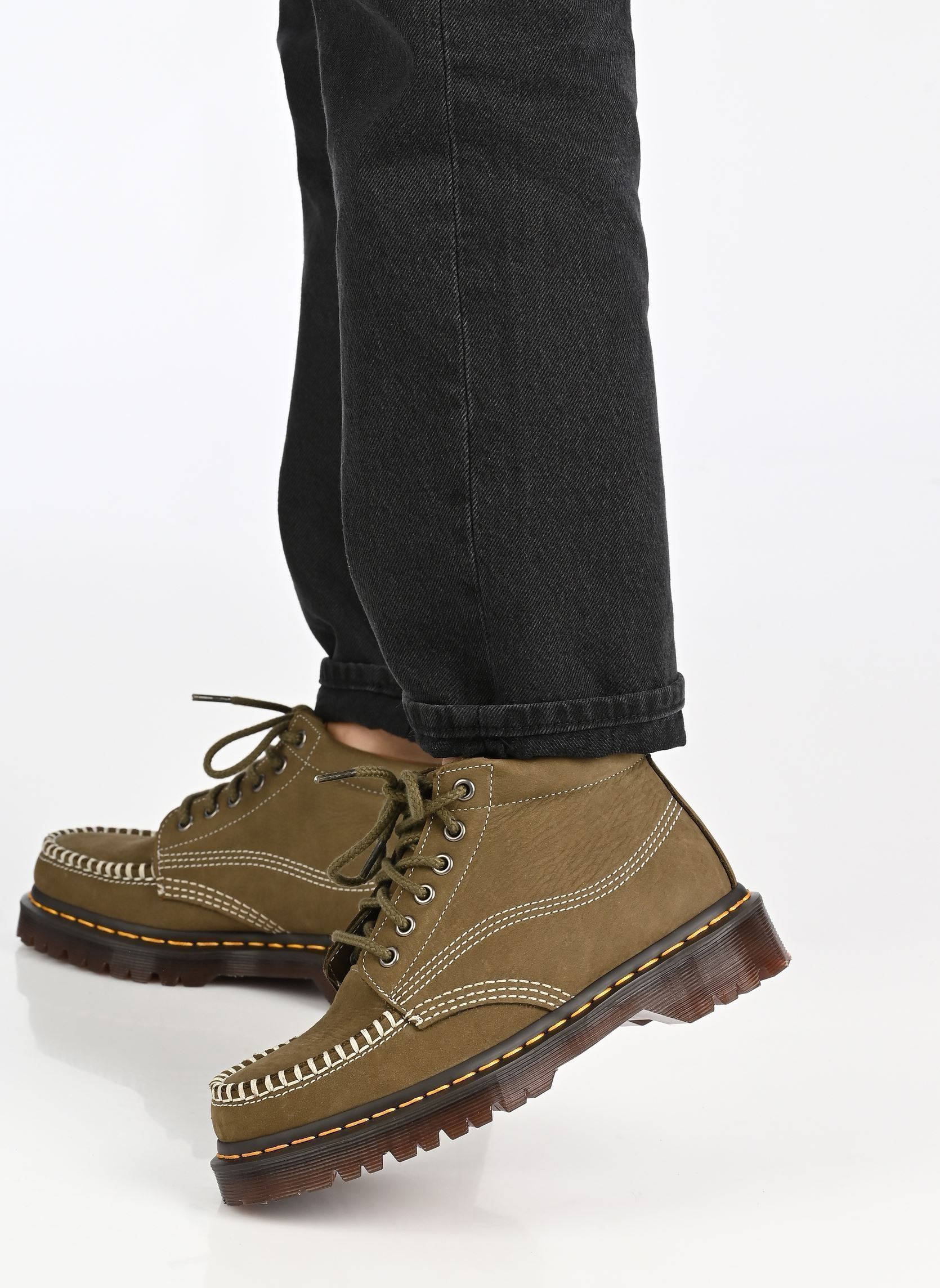 Geschnürte Stiefeletten Lowell Chukka W damen grün Dr. Martens Geschnürte Stiefeletten Lowell Chukka W damen grün DMS OLIVE MILLED NUBUCK WP
