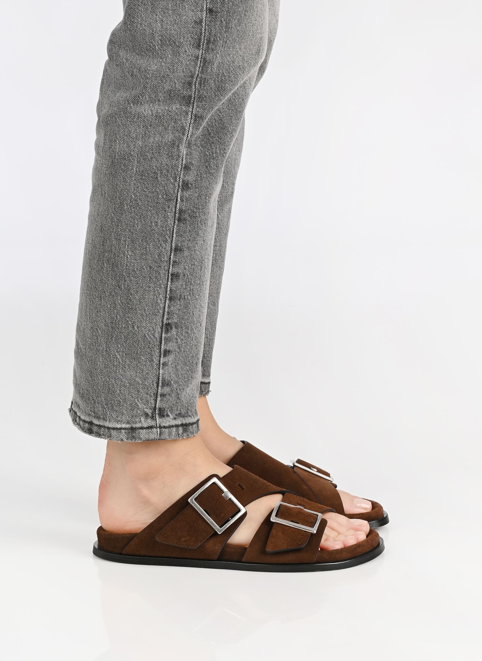 Platte sandalen Alba dames bruin Alohas Platte sandalen Alba dames bruin SUEDE BROWN LEATHER