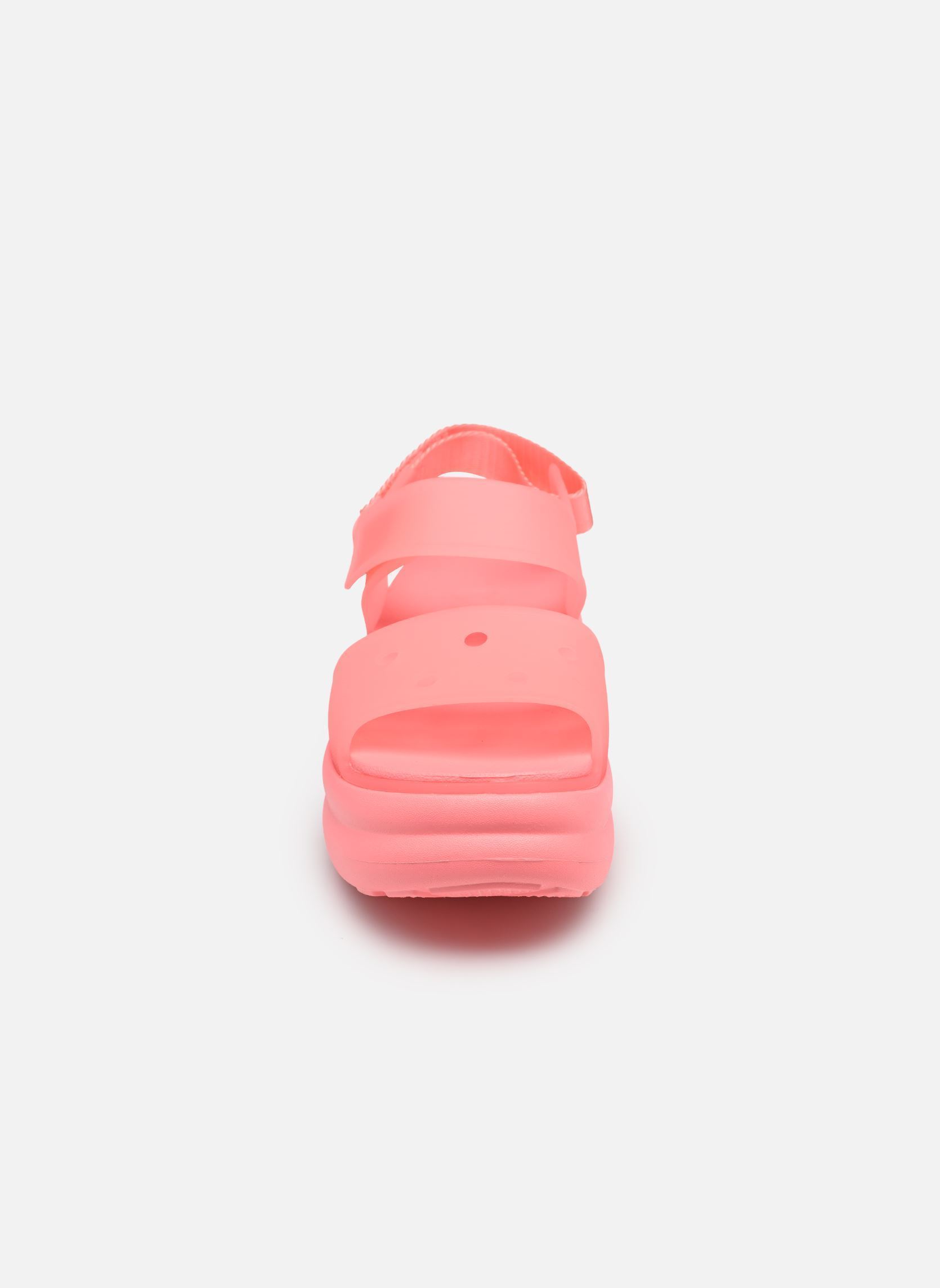 Sandalen met sleehak en plateau Soho Frosted Y Strap Sandal dames roze Crocs Sandalen met sleehak en plateau Soho Frosted Y Strap Sandal dames roze Guava
