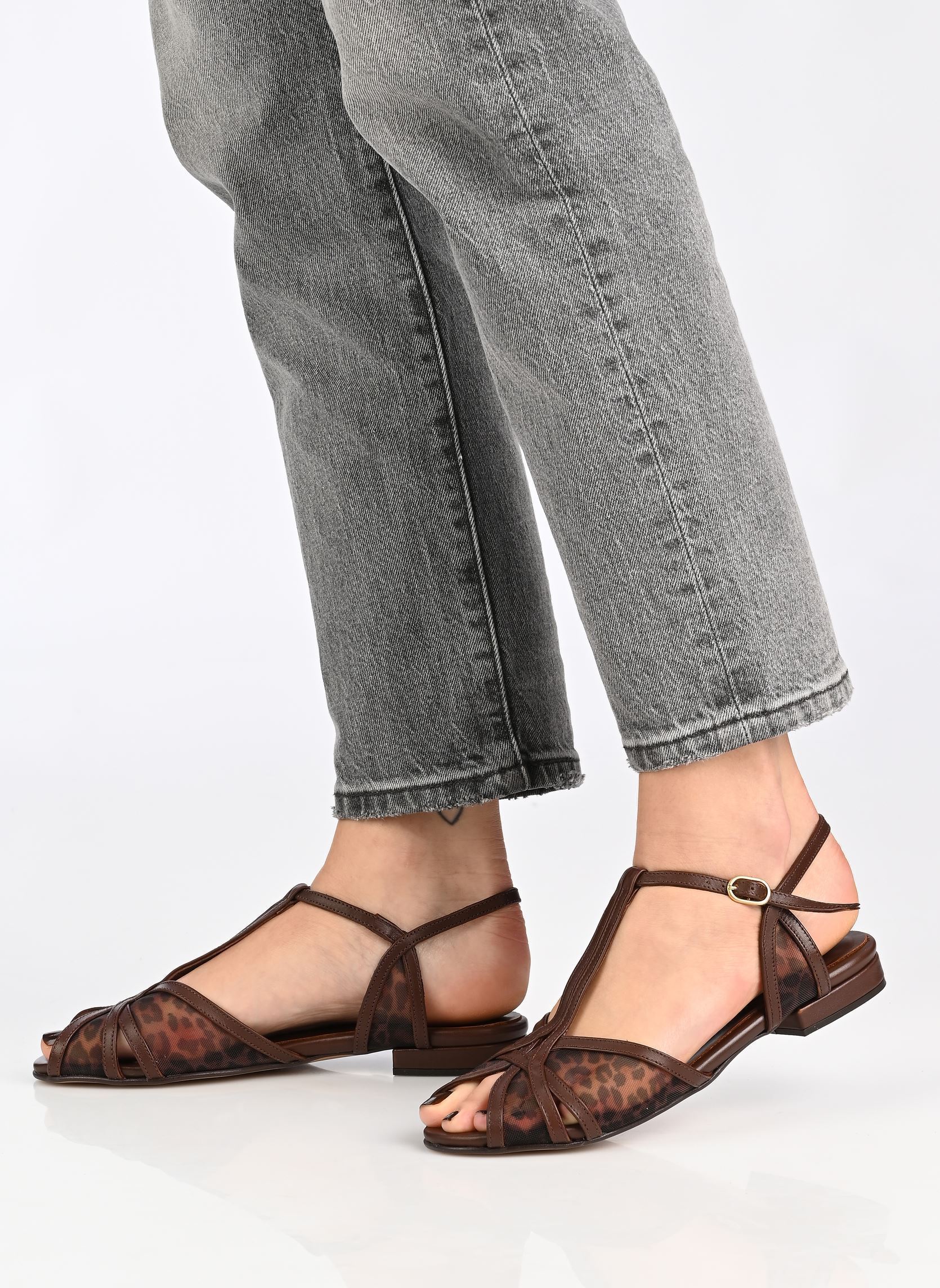 Platte sandalen Therese 20 dames bruin Anonymous Copenhagen Platte sandalen Therese 20 dames bruin SHINY LAMB & MESH LÉOPARD