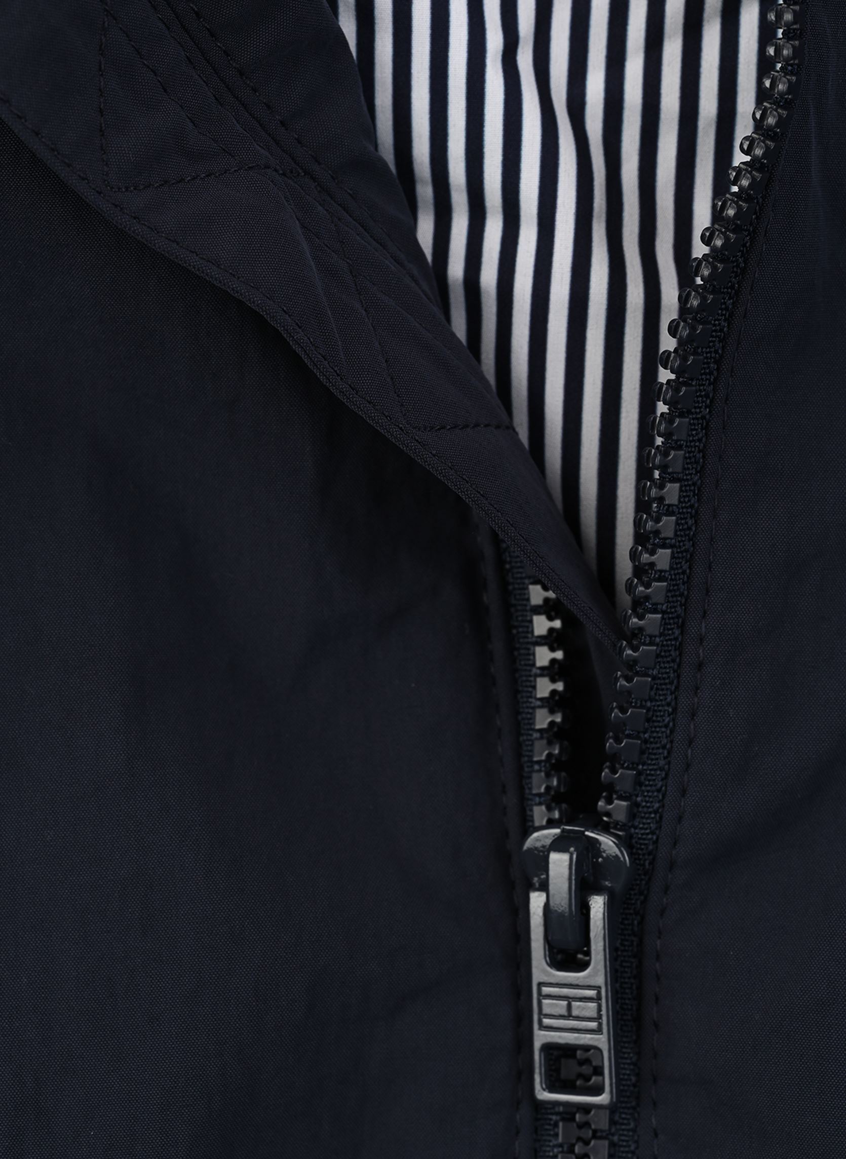 Blousons Essential Jacket KB0KB10396 garçon bleu Tommy Hilfiger Blousons Essential Jacket KB0KB10396 garçon bleu DARK NIGHT NAVY