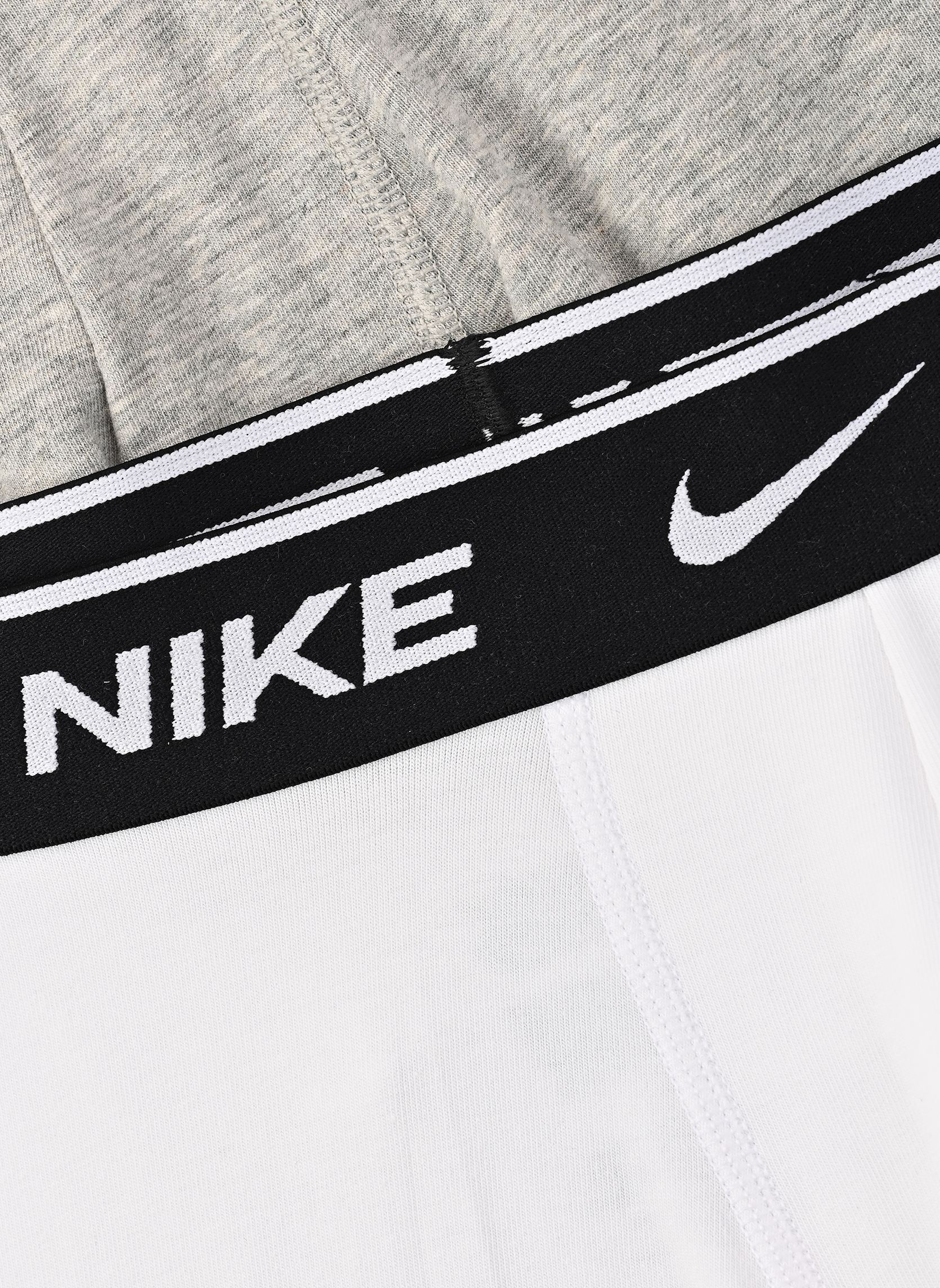 Sous-vêtements de sport Lot de 3 boxers Trunk en coton NQ00KE128 homme blanc Nike Underwear Sous-vêtements de sport Lot de 3 boxers Trunk en coton NQ00KE128 homme blanc WHTIE/GREY HEATHER/BLACK