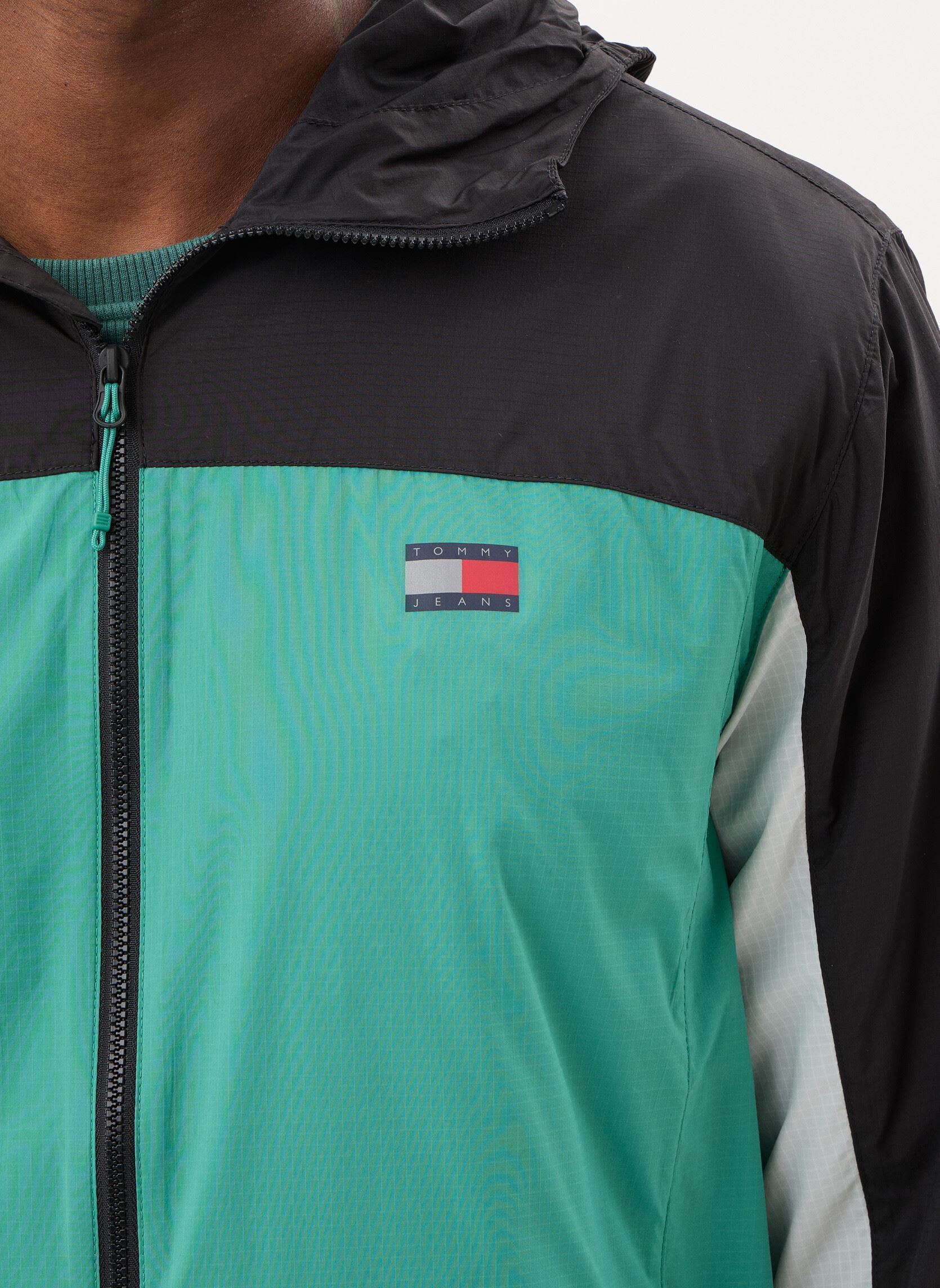 Vestes coupe-vents Tjm Outdoor Shell Ja DM0DM23112 homme vert Tommy Jeans Vestes coupe-vents Tjm Outdoor Shell Ja DM0DM23112 homme vert BAHAMA GREEN MULTI