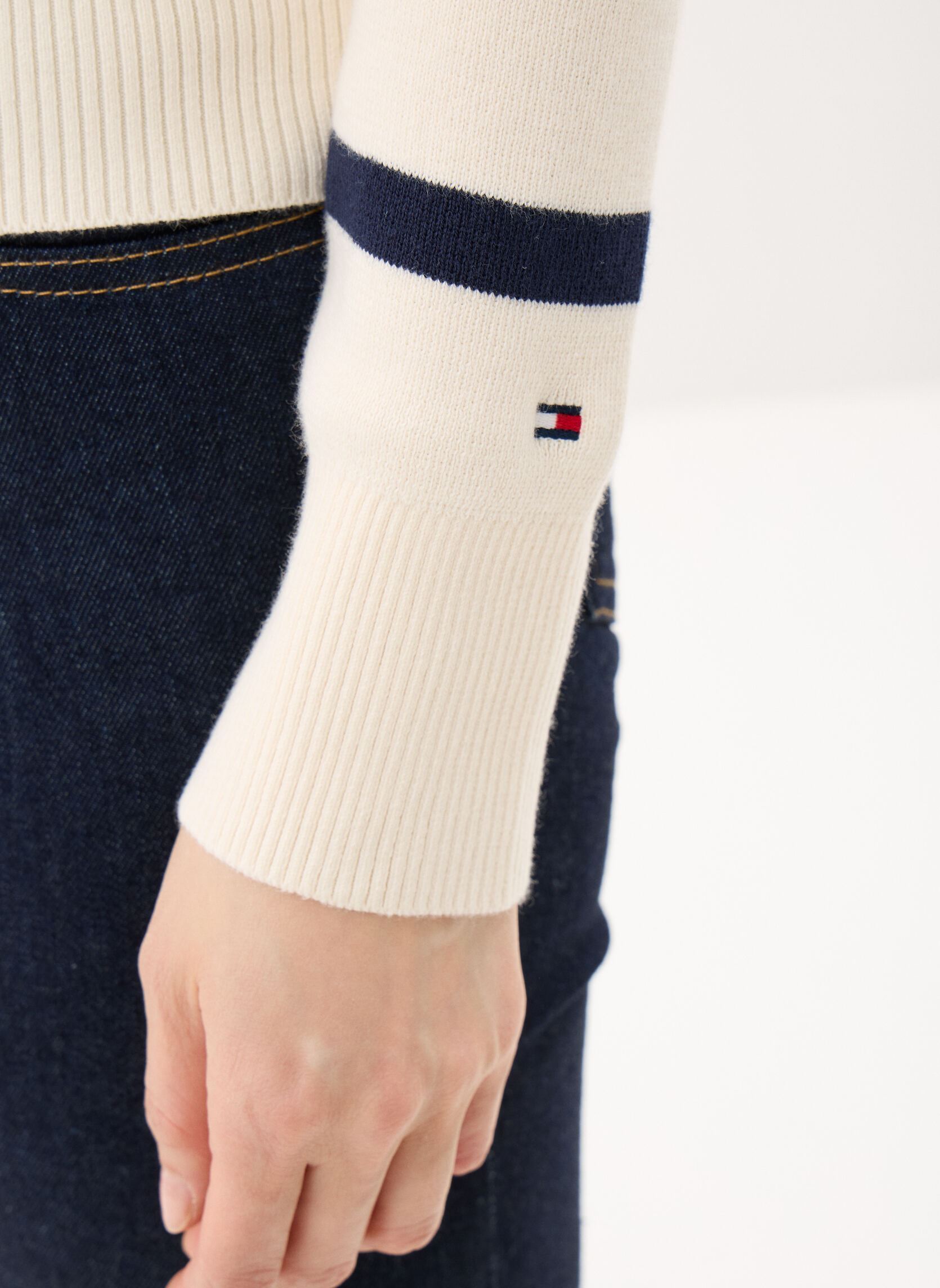 Strickjacken und Westen Full Needle Gilet damen weiß Tommy Hilfiger Strickjacken und Westen Full Needle Gilet damen weiß BIG STP CALICO/DARK N NAVY