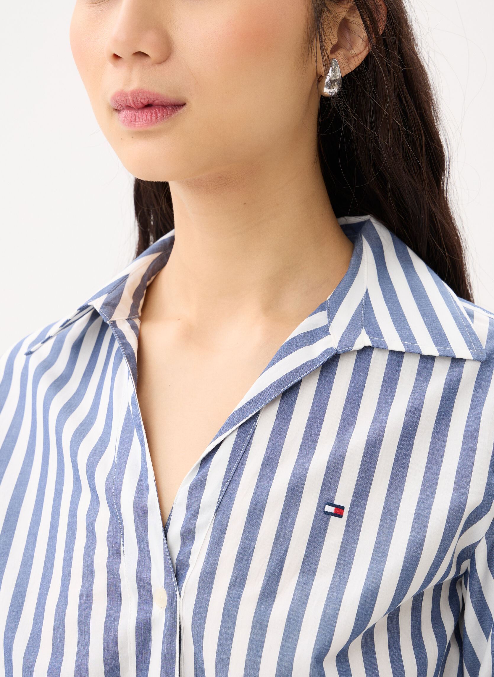 Robes Chemise Ess Poplin Reg Shirt femme bleu Tommy Hilfiger Robes Chemise Ess Poplin Reg Shirt femme bleu WIDE BANKER STP ECRU SEASHORE