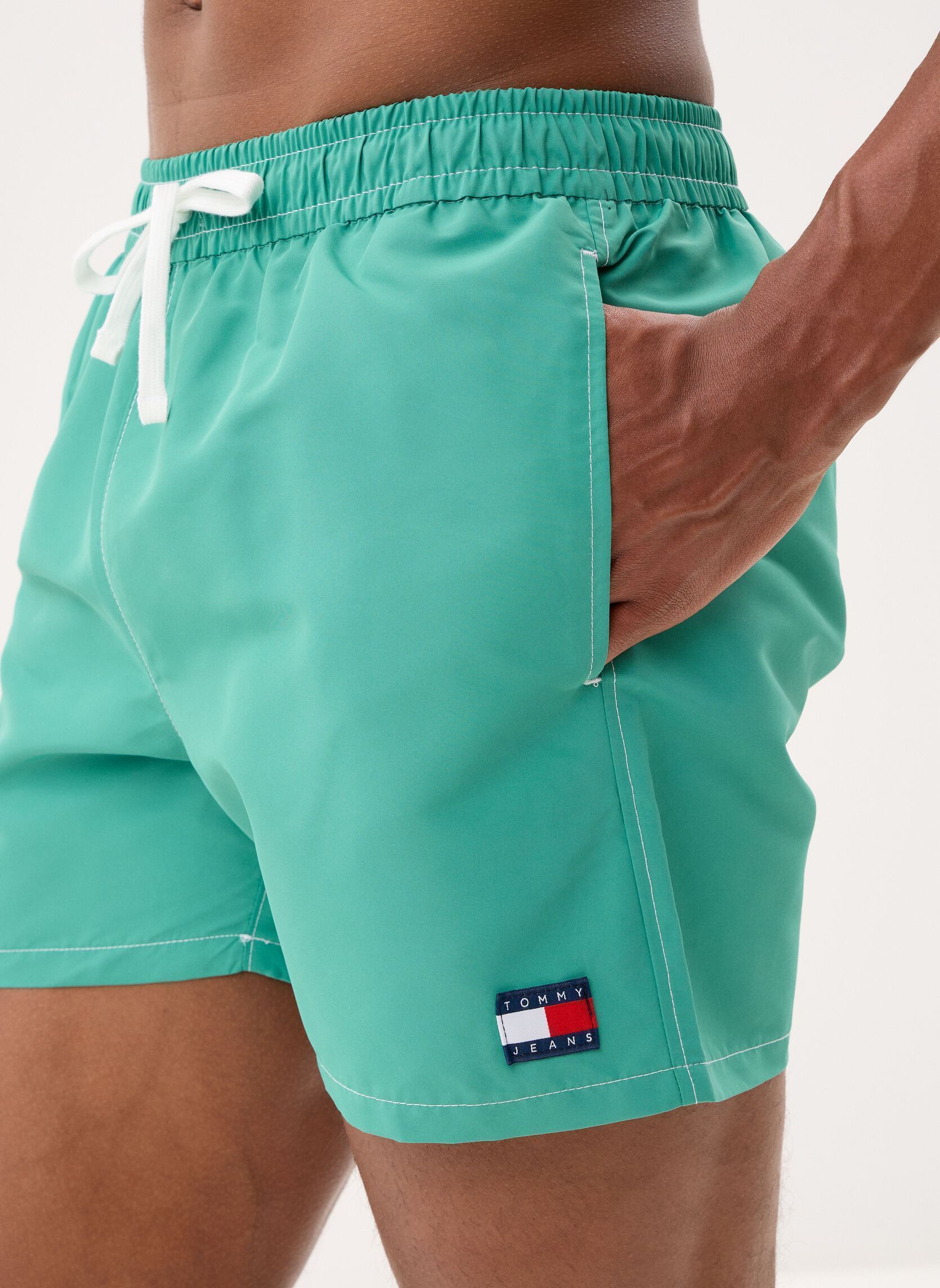 Shorts de bain Tj Medium Drawstring UM0UM03852 homme vert Tommy Hilfiger Shorts de bain Tj Medium Drawstring UM0UM03852 homme vert BAHAMA GREEN