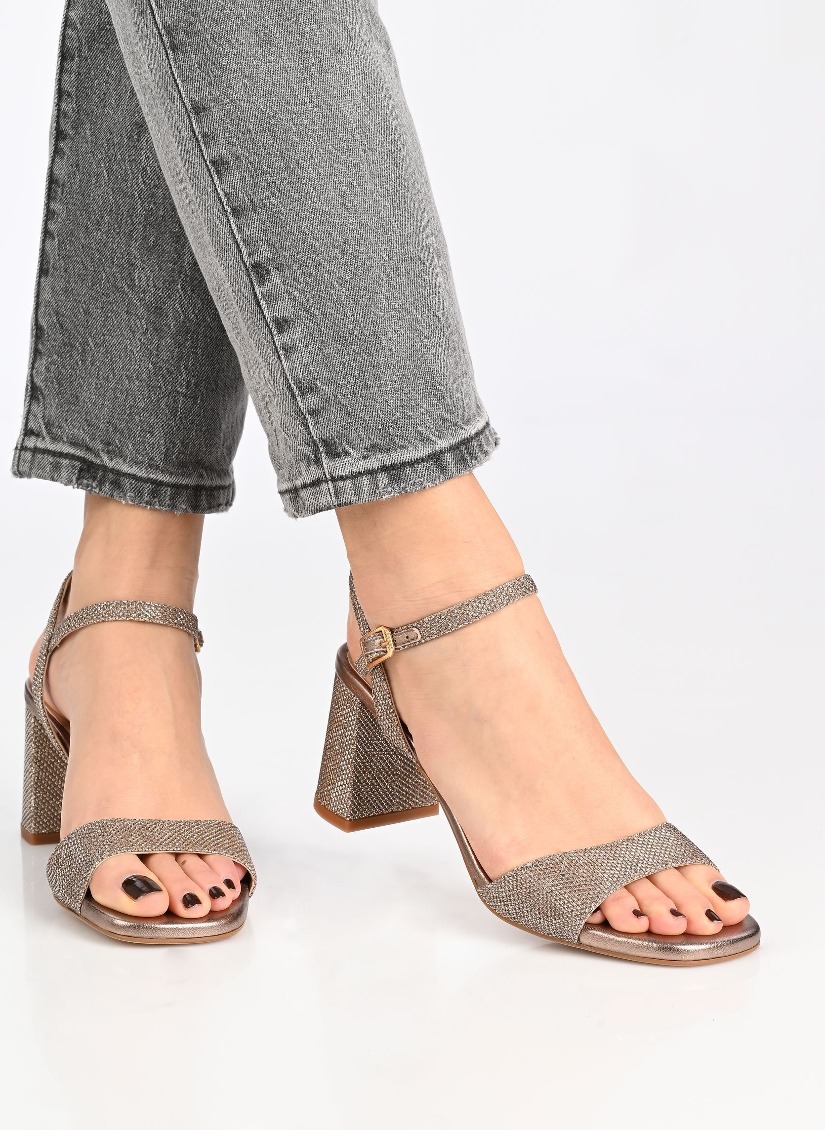 Sandales MORATY_26_EV femme or et bronze Unisa Sandales MORATY_26_EV femme or et bronze Mumm