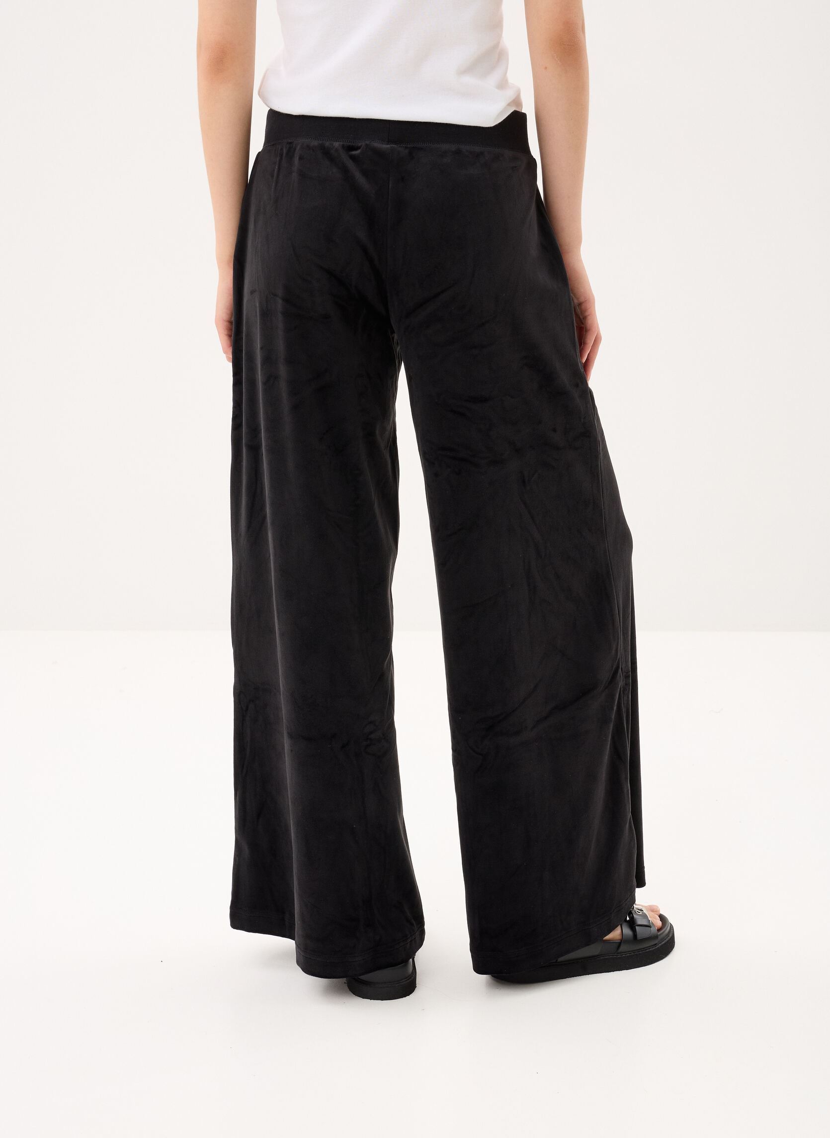 Trainingsbroeken Yuka Wide Leg Jogger With Jc Embroidery dames zwart JUICY COUTURE Trainingsbroeken Yuka Wide Leg Jogger With Jc Embroidery dames zwart BLACK