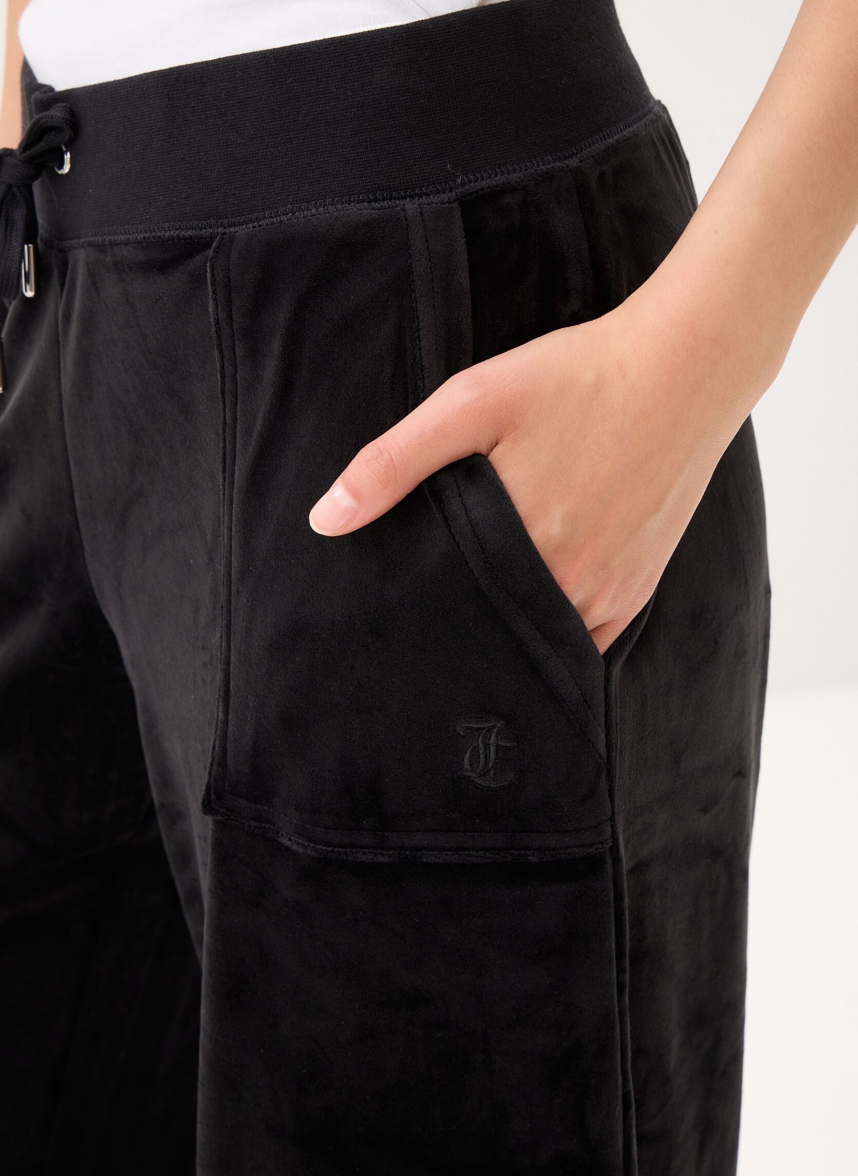 Trainingsbroeken Yuka Wide Leg Jogger With Jc Embroidery dames zwart JUICY COUTURE Trainingsbroeken Yuka Wide Leg Jogger With Jc Embroidery dames zwart BLACK