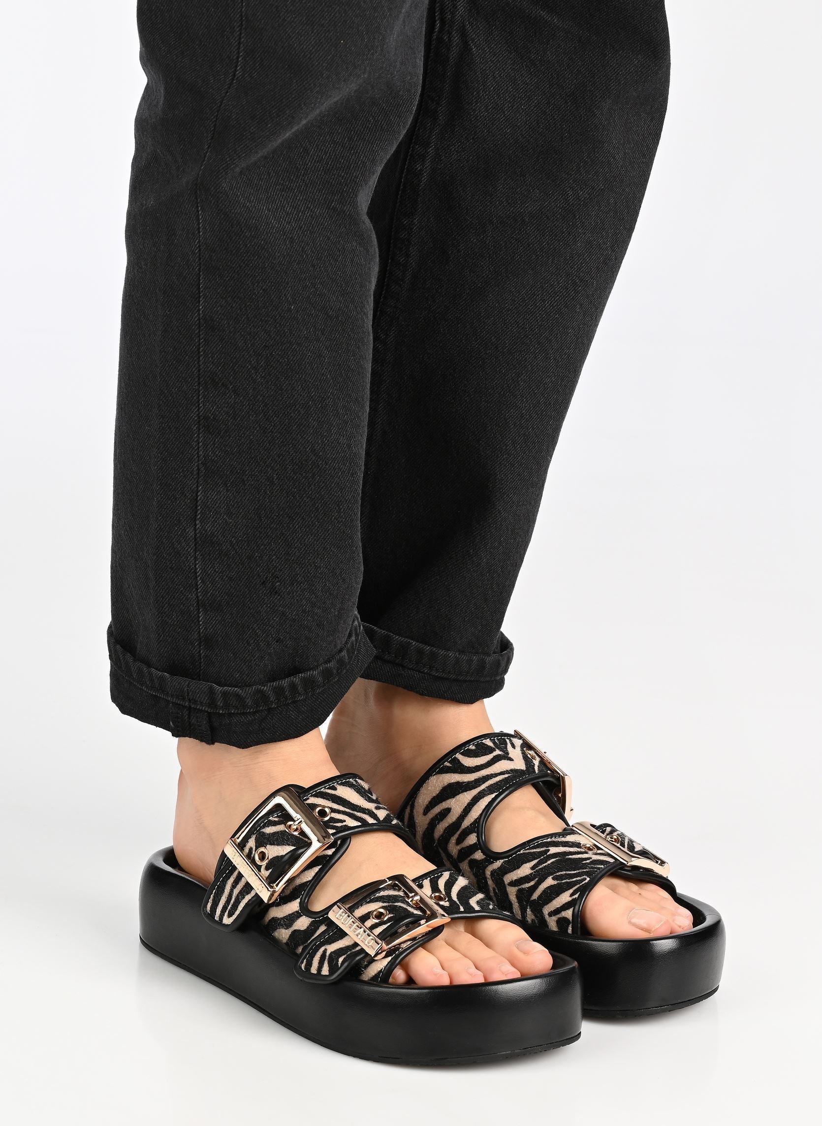 Mules et sabots Evelyn Ari femme noir Buffalo Mules et sabots Evelyn Ari femme noir Black/white zebra