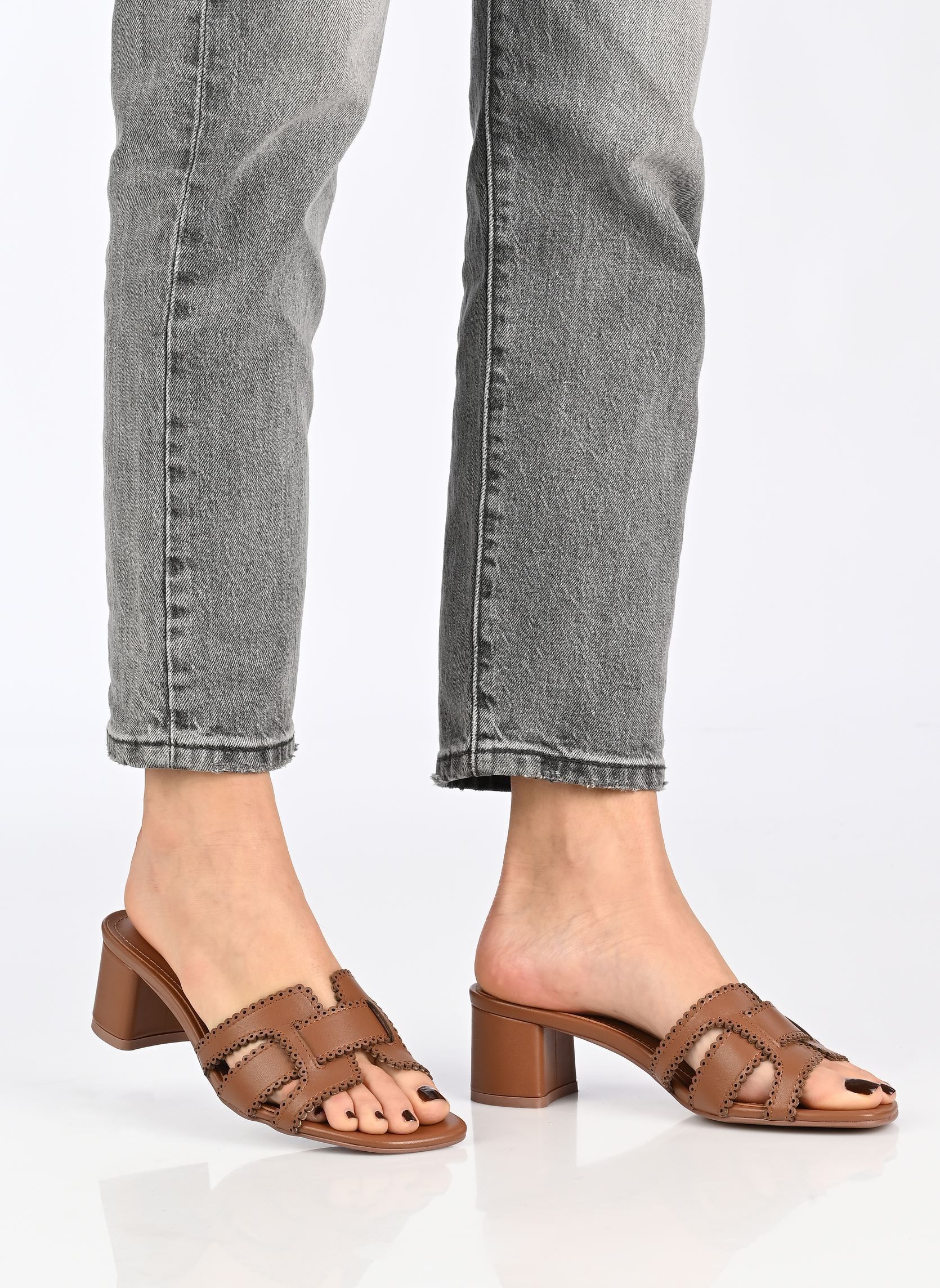 Mules et sabots HOLLY SANDAL 50 femme marron Bibi Lou Mules et sabots HOLLY SANDAL 50 femme marron Cuero