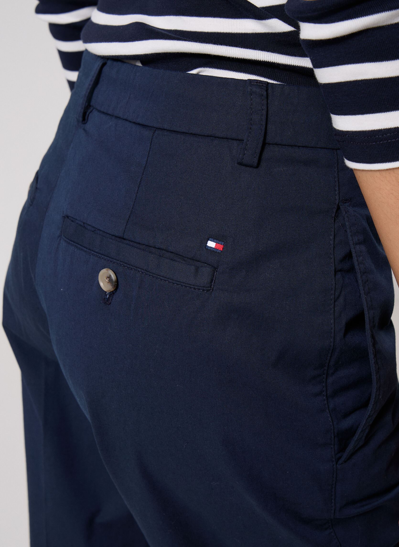Rechte broeken Cotton Slim Straight Chino dames blauw Tommy Hilfiger Rechte broeken Cotton Slim Straight Chino dames blauw Dark Night Navy