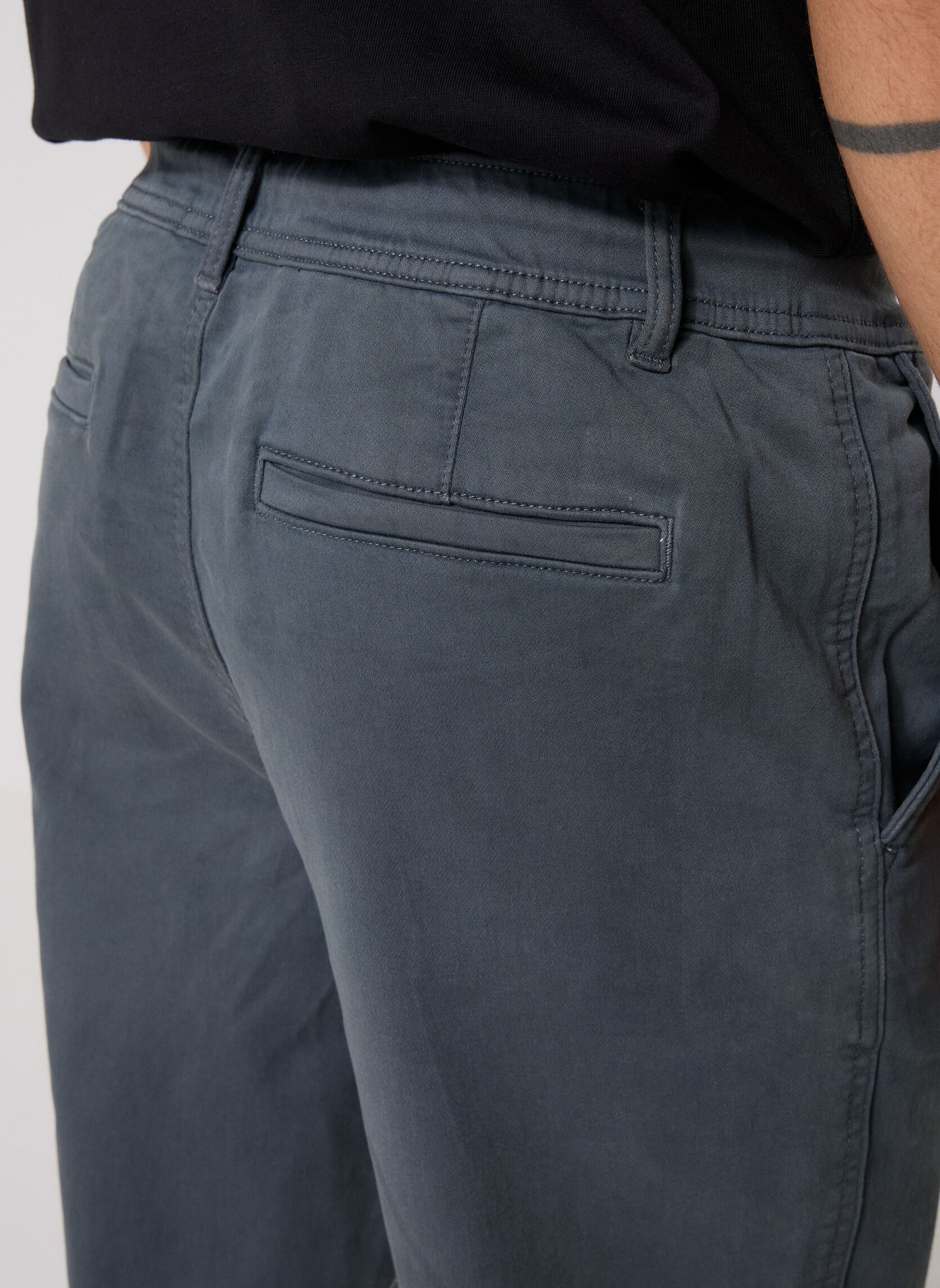 Pantalons chino PRAVESH chino homme gris MADE BY Pantalons chino PRAVESH chino homme gris DARK SLATE