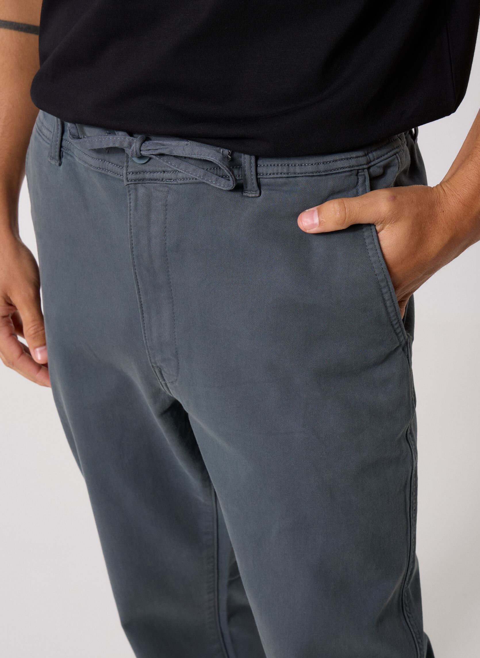 Pantalons chino PRAVESH chino homme gris MADE BY Pantalons chino PRAVESH chino homme gris DARK SLATE
