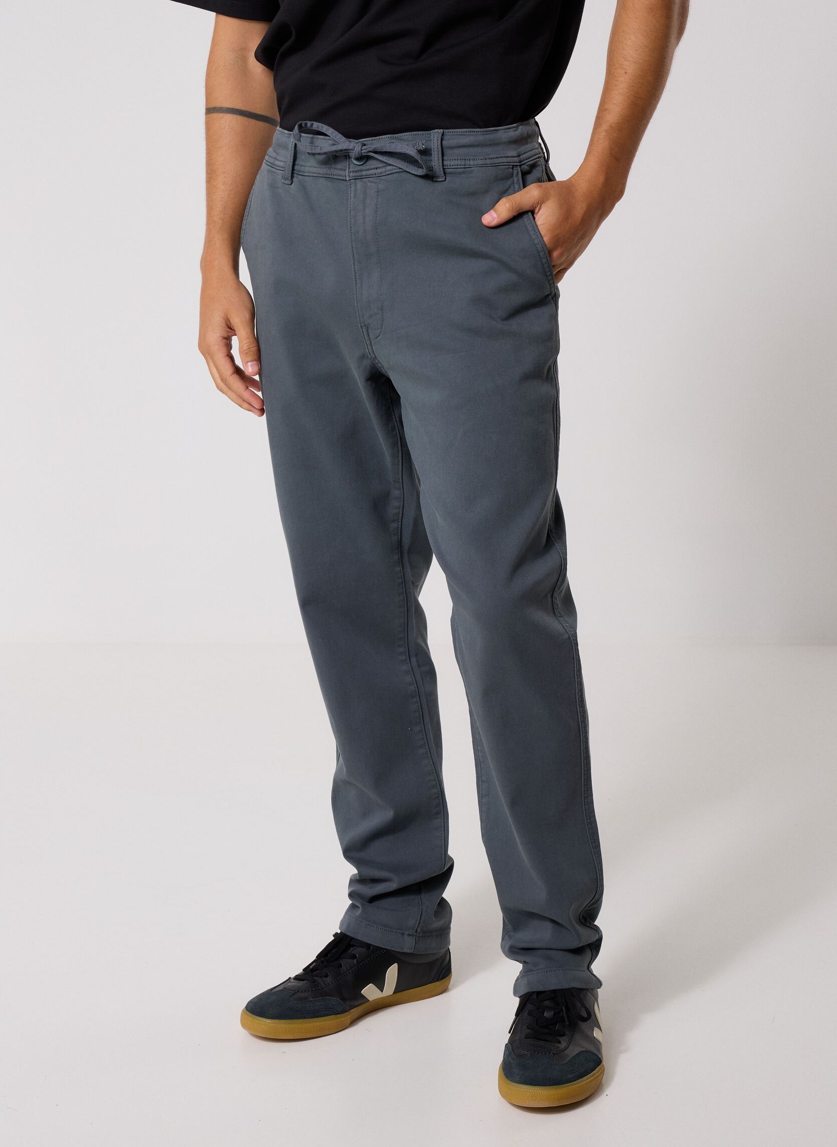 Pantalons chino PRAVESH chino homme gris MADE BY Pantalons chino PRAVESH chino homme gris DARK SLATE
