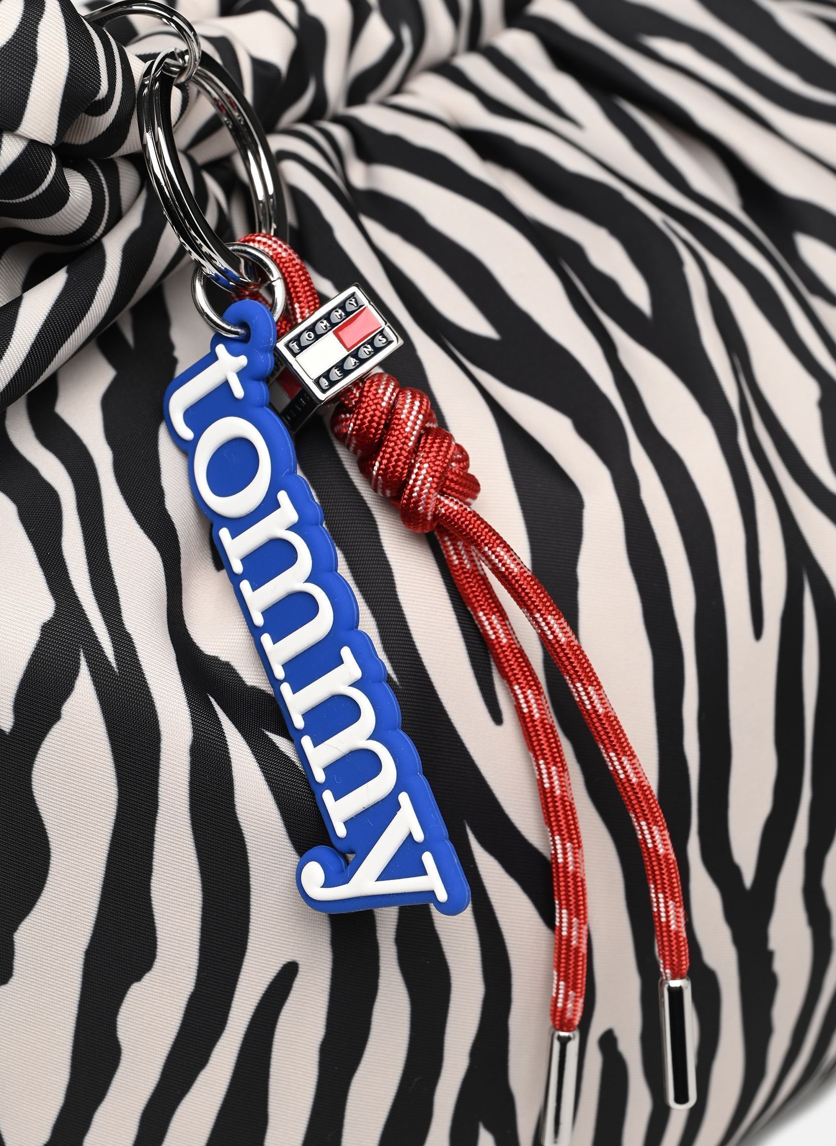Tassen TJW Icon Charms Zebra Hobo dames wit Tommy Hilfiger Tassen TJW Icon Charms Zebra Hobo dames wit NEWSPRINT ZEBRA PRINT