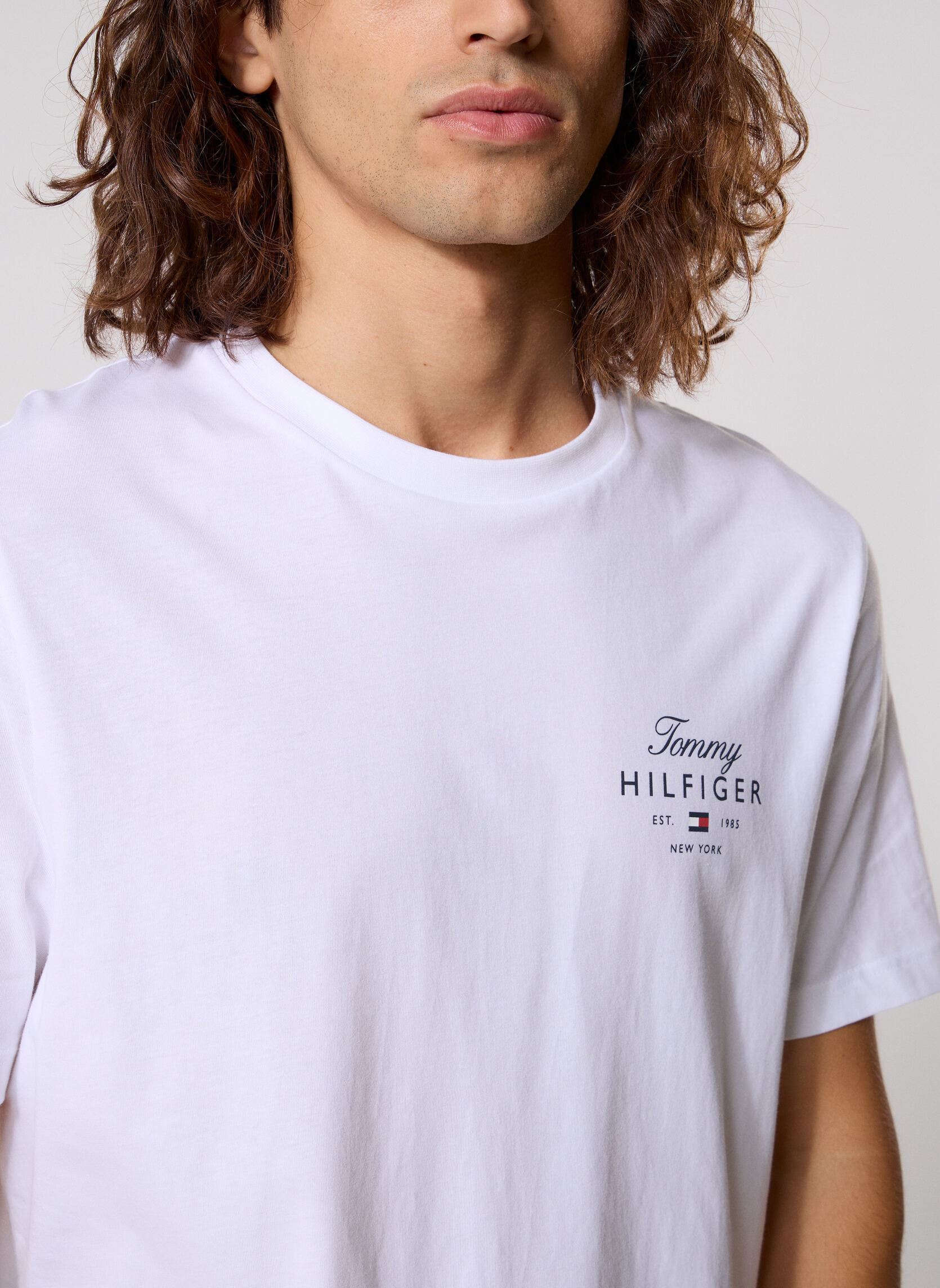Tee-shirts Script Stack Regular homme blanc Tommy Hilfiger Tee-shirts Script Stack Regular homme blanc White