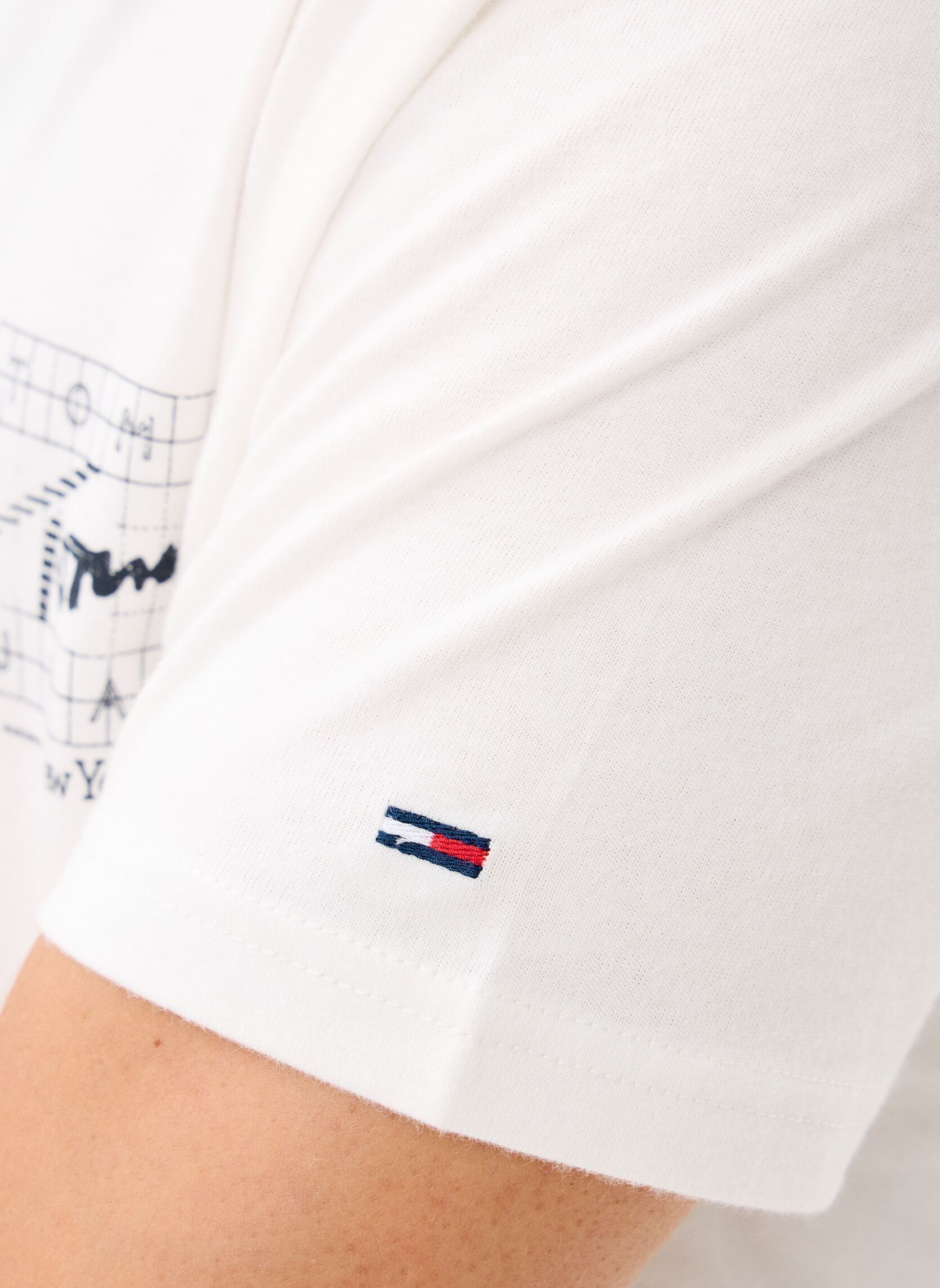 Tee-shirts Tjm Reg Sign Flag Ss homme blanc Tommy Jeans Tee-shirts Tjm Reg Sign Flag Ss homme blanc ECRU