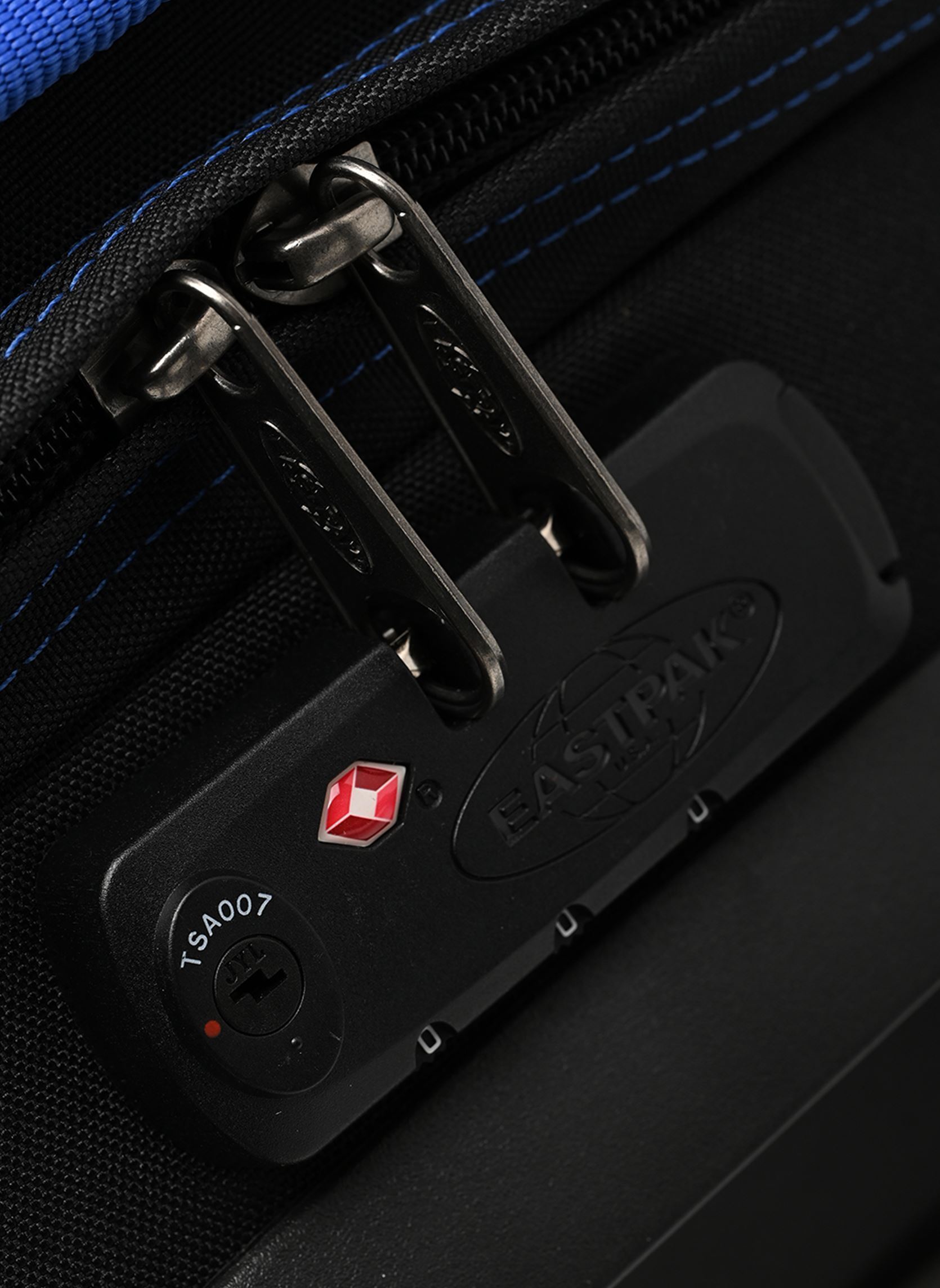 Koffers Tranverz S zwart Eastpak Koffers Tranverz S zwart KONTRAST BLACK BLUE