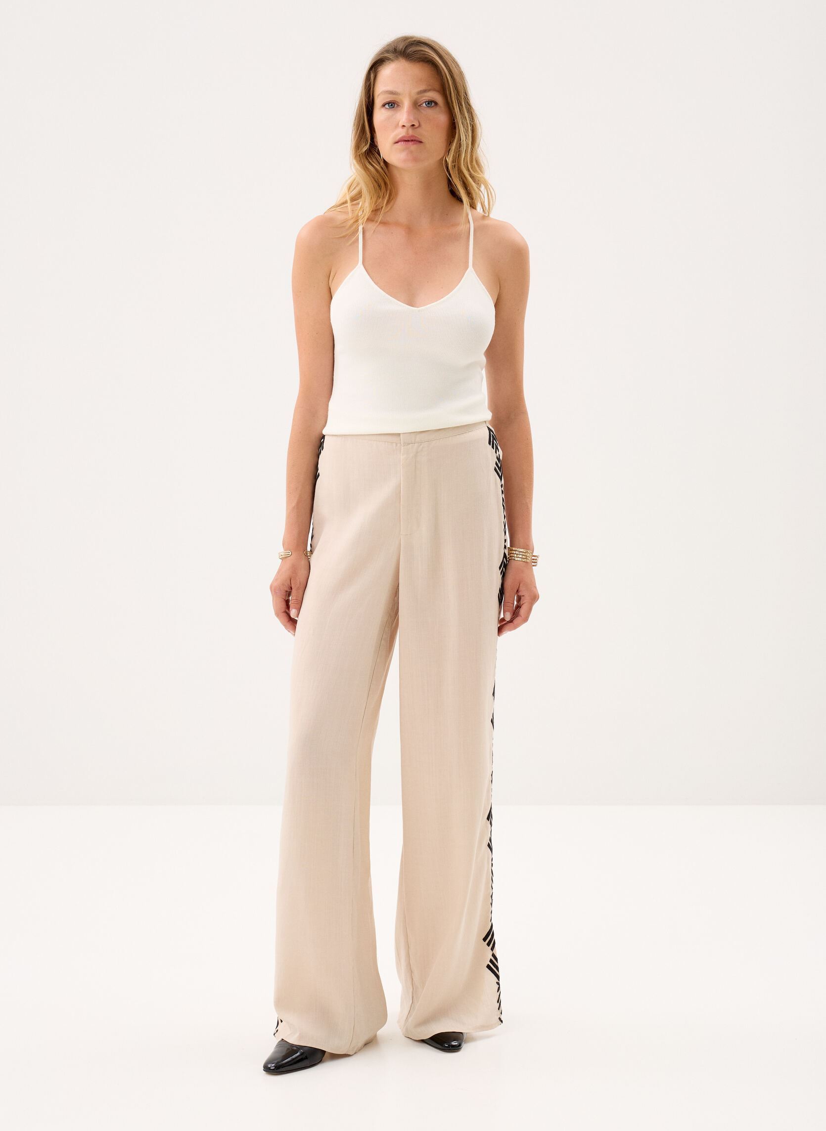 Pantalons droit Pozoy femme beige La Petite Etoile Pantalons droit Pozoy femme beige BEIGE/NOIR