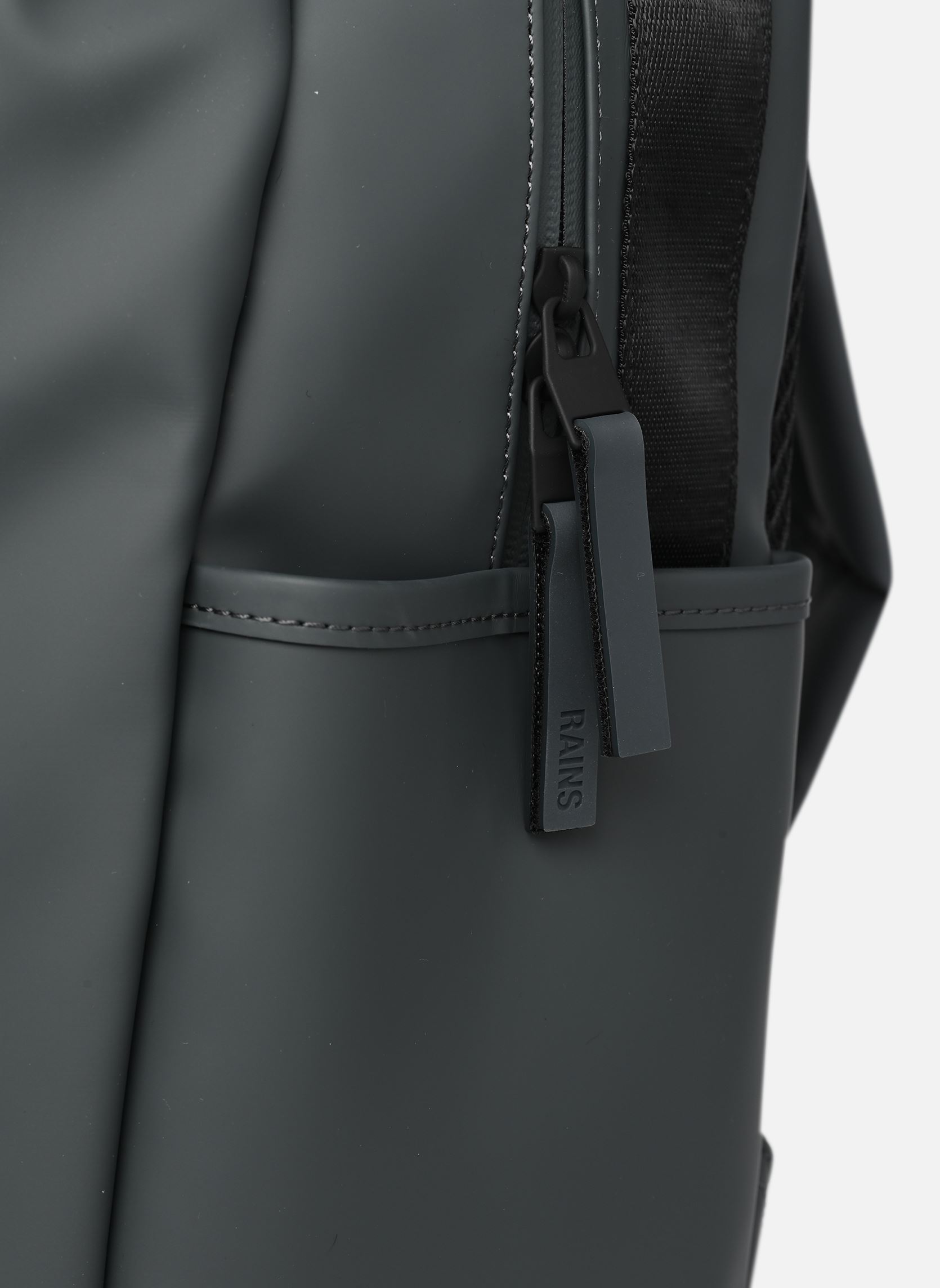 Sacs à dos Clip Front Backpack W3 gris Rains Sacs à dos Clip Front Backpack W3 gris DARK GREY
