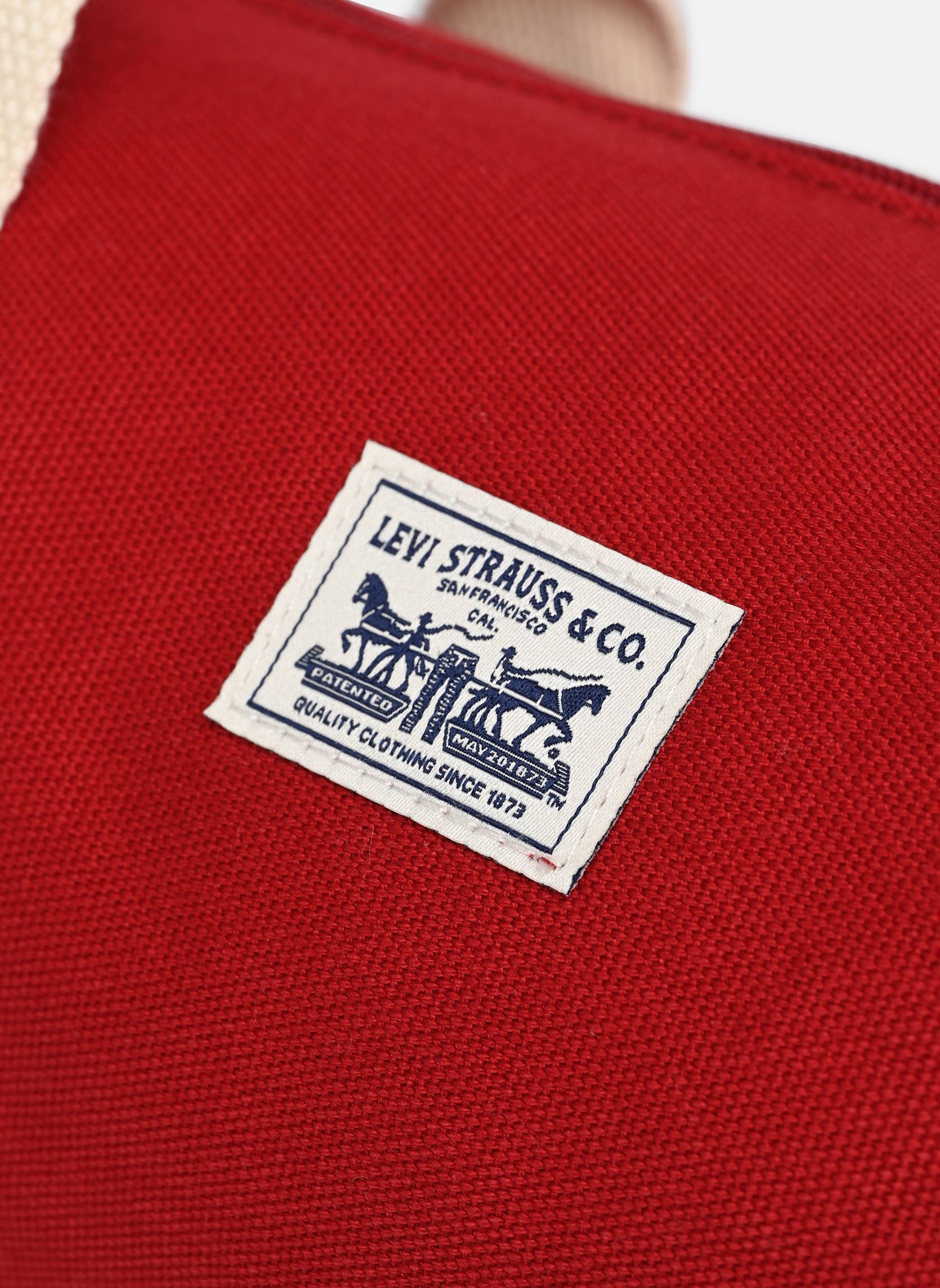 Sacs de sport Harley Small Barrel-007ZF femme rouge Levi's Sacs de sport Harley Small Barrel-007ZF femme rouge EMBOLDENED